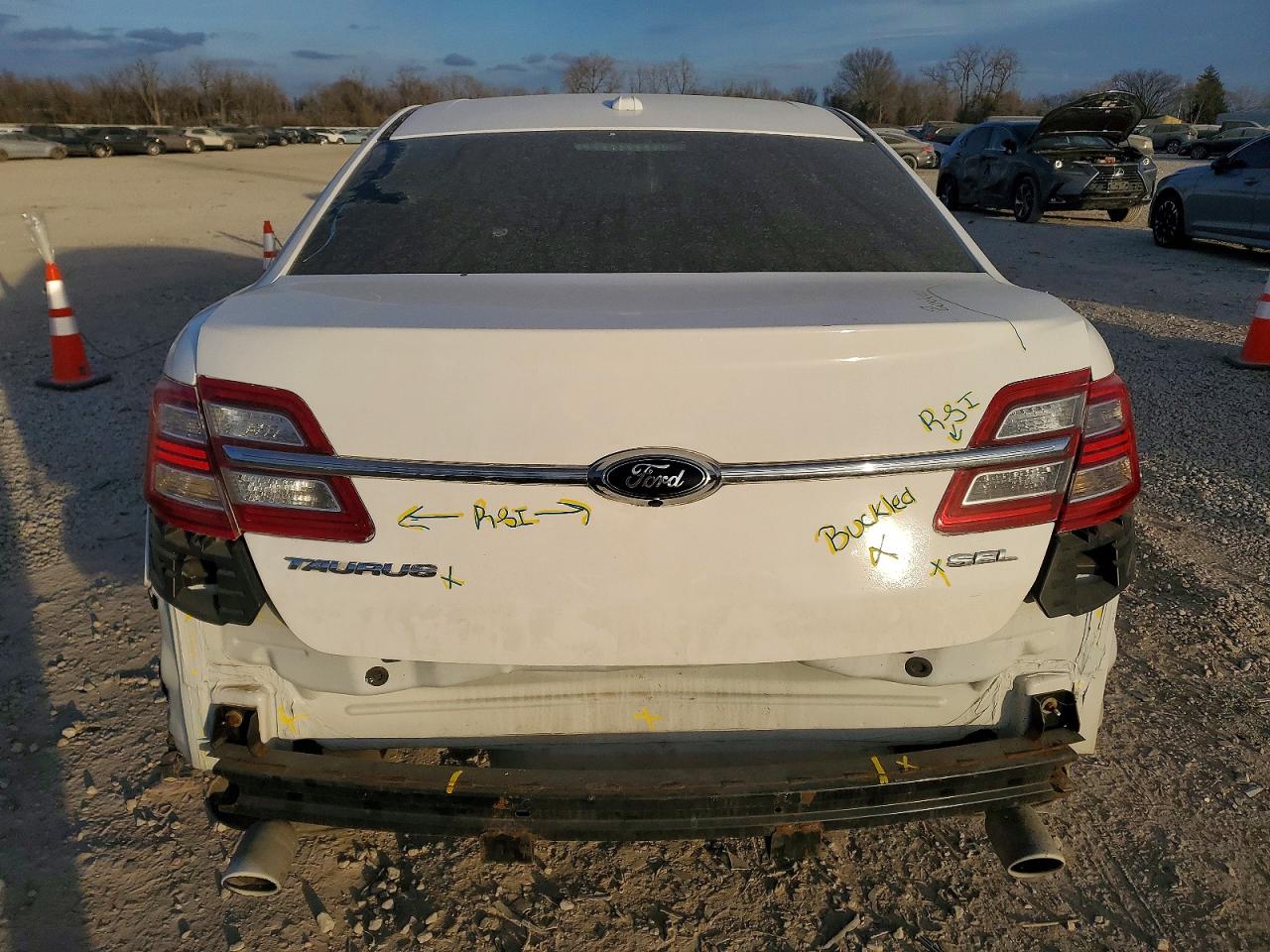 2016 Ford Taurus Sel White vin: 1FAHP2E86GG136567