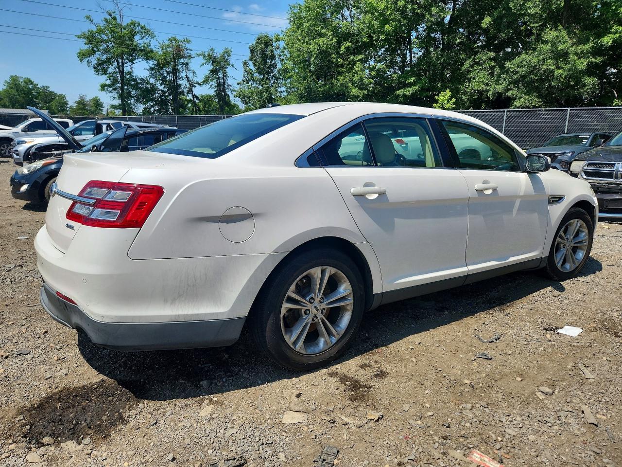 2013 Ford Taurus Sel White vin: 1FAHP2E87DG133317
