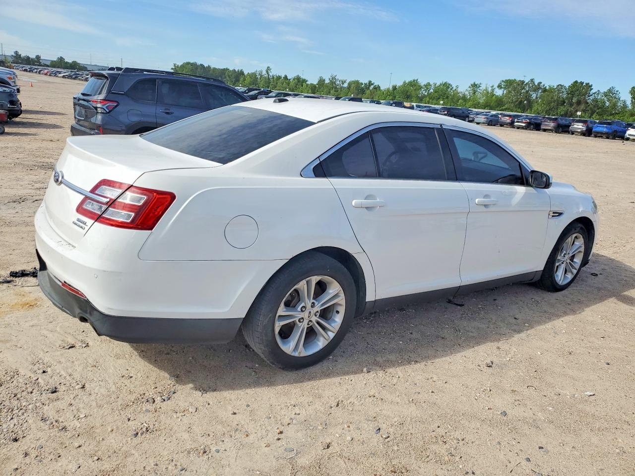 2013 Ford Taurus Sel Белый vin: 1FAHP2E88DG109303
