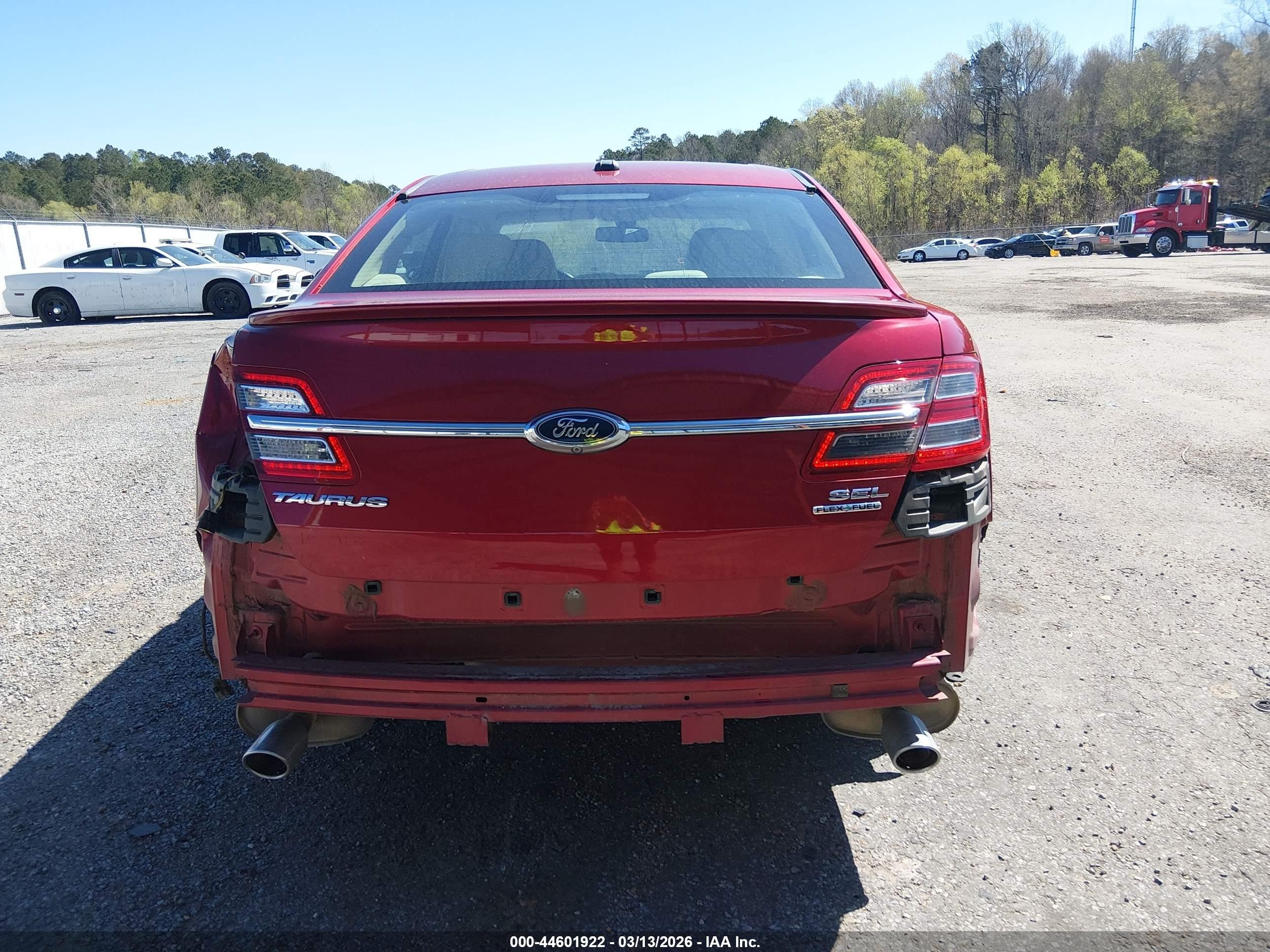 2015 Ford Taurus Sel Red vin: 1FAHP2E88FG167415