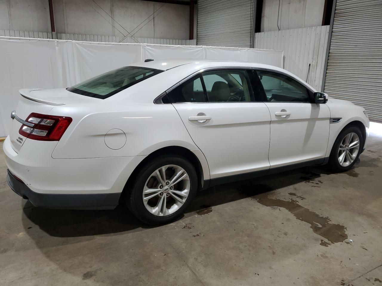 2015 Ford Taurus Sel White vin: 1FAHP2E89FG100533 Damage: Right Qtr Panel, Dent(S) W/No Paint Dmg, < 1/8 Inch