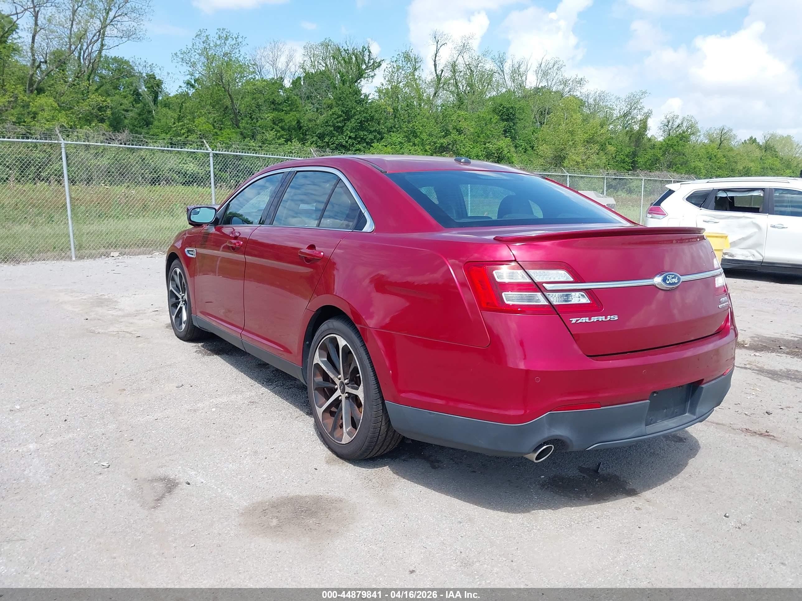 2015 Ford Taurus Sel Красный vin: 1FAHP2E89FG128672