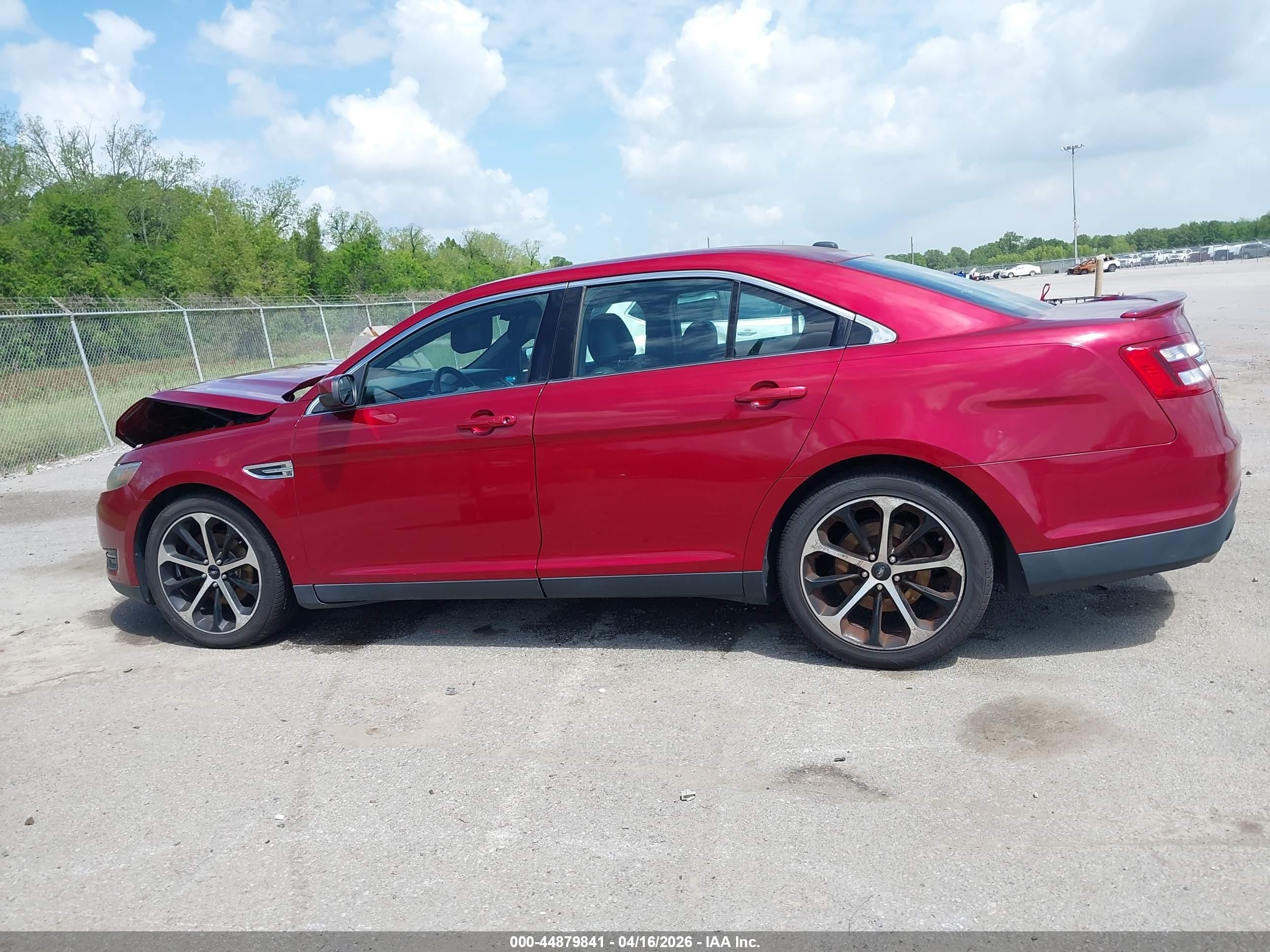 2015 Ford Taurus Sel Красный vin: 1FAHP2E89FG128672