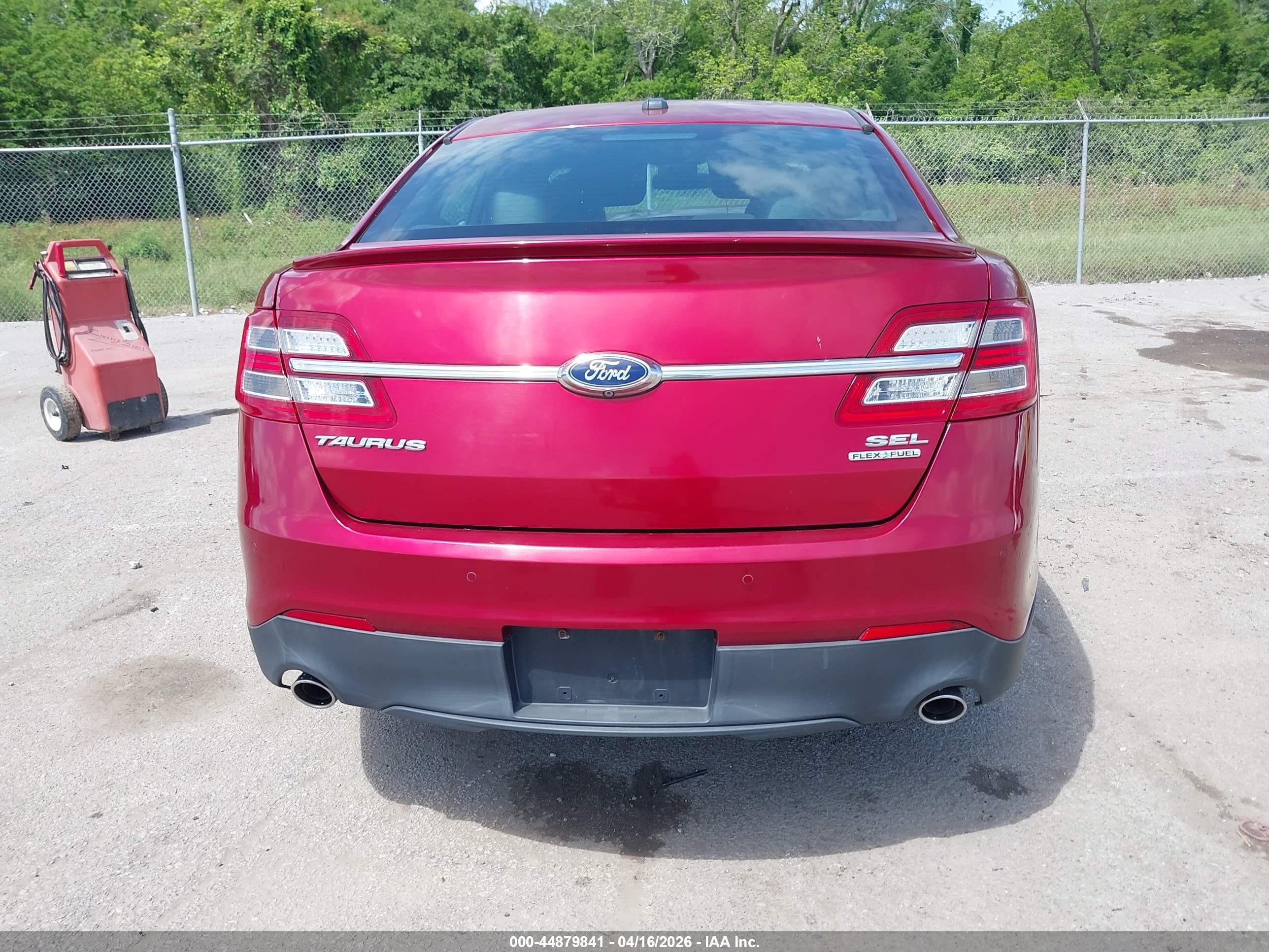 2015 Ford Taurus Sel Красный vin: 1FAHP2E89FG128672