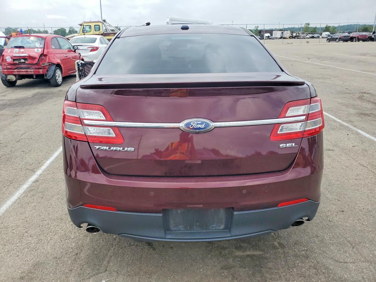 2018 Ford Taurus Sel Темно-бордовый vin: 1FAHP2E89JG135601