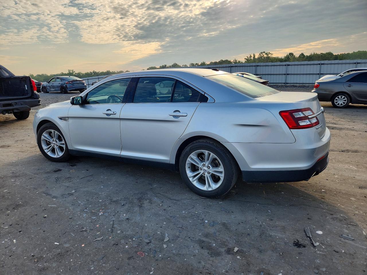 2013 Ford Taurus Sel Серебряный vin: 1FAHP2E8XDG207488