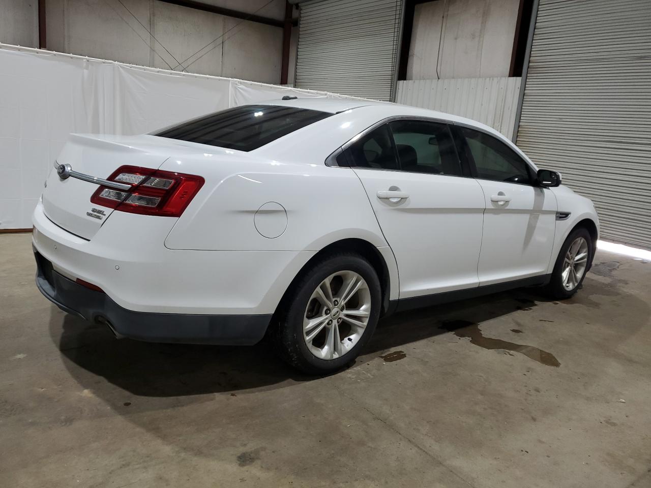 2015 Ford Taurus Sel White vin: 1FAHP2E8XFG114019 Damage: Right Front Door, Heavy Scratch, 1/2 To 1 Inch