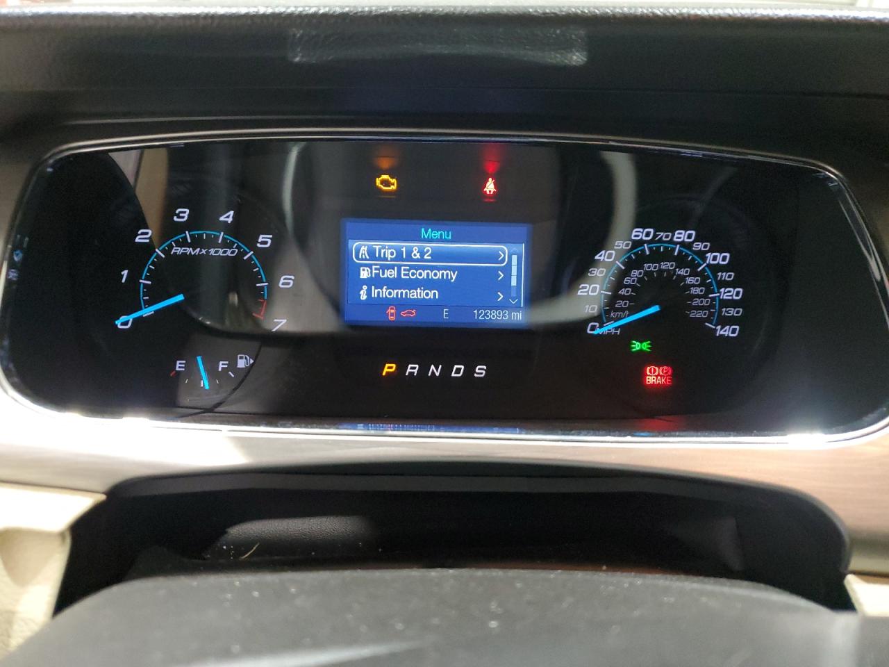 2015 Ford Taurus Sel White vin: 1FAHP2E8XFG114019 Damage: Warning Light - Engine, On, Unacceptable
