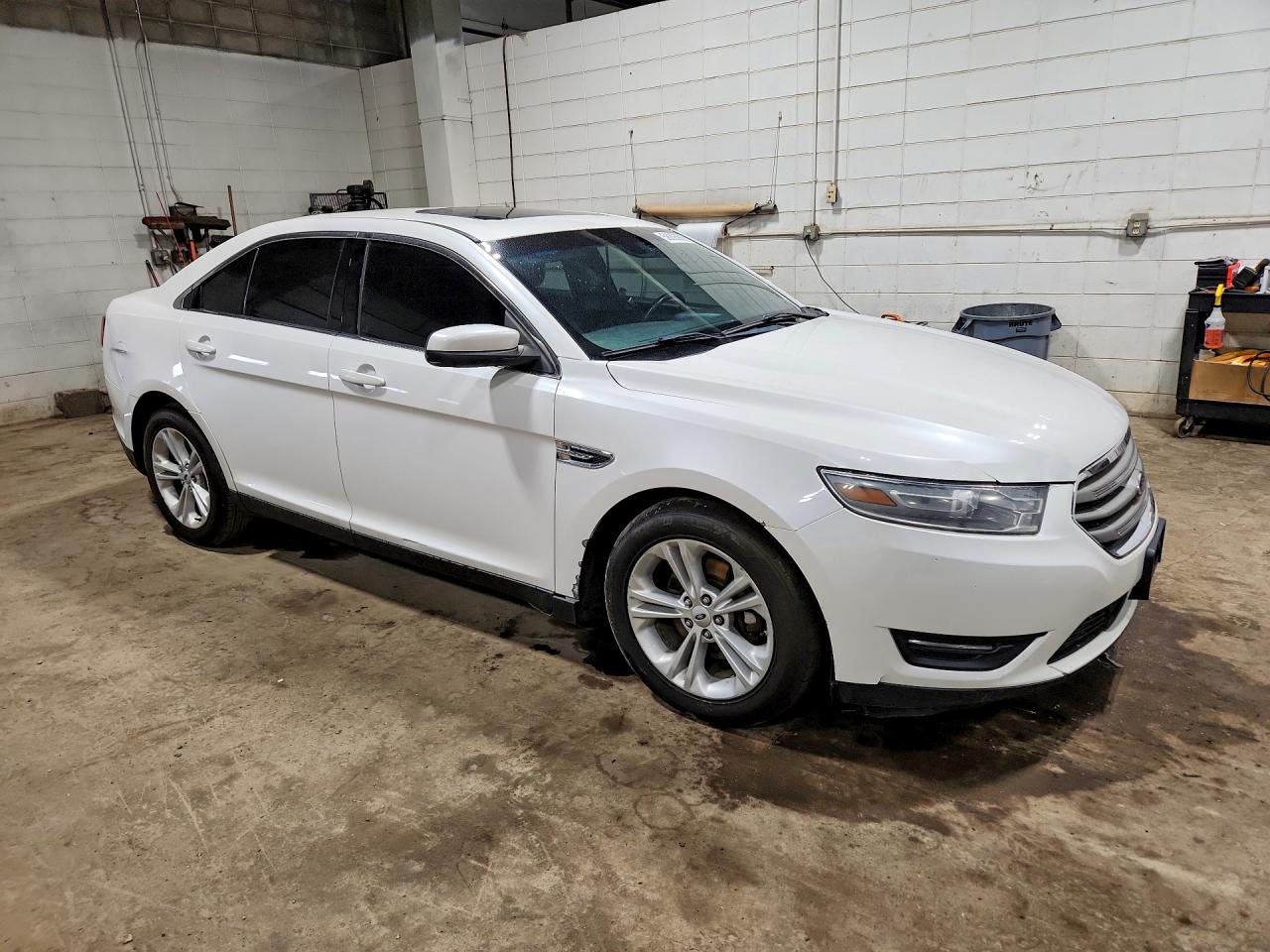 2014 Ford Taurus 4d White vin: 1FAHP2E93EG113012