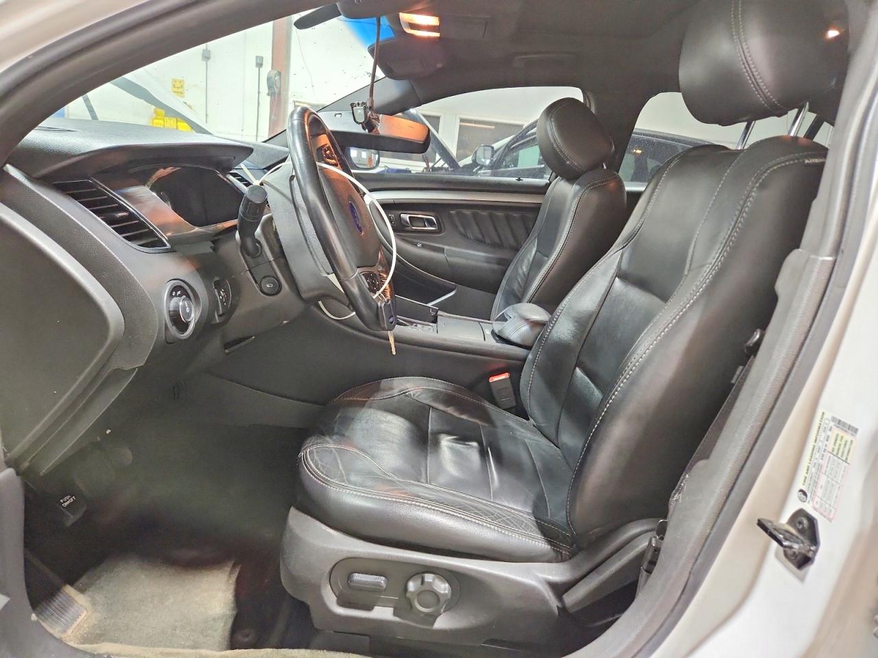 2014 Ford Taurus 4d White vin: 1FAHP2E93EG113012