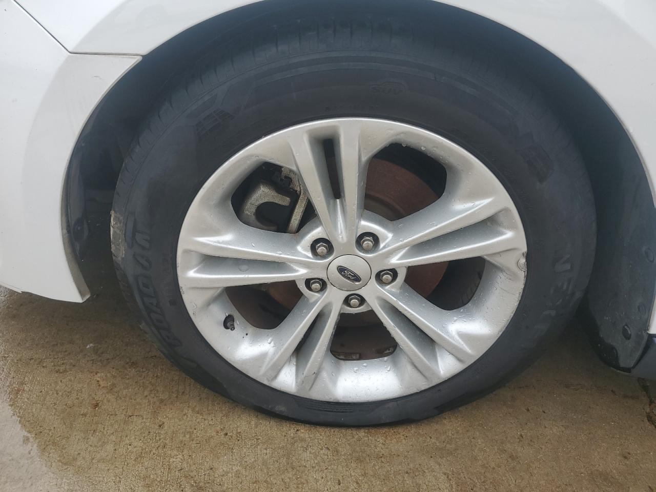 2015 Ford Taurus Sel White vin: 1FAHP2E95FG154615 Damage: Left Front Wheel, Bent, Replacement Required