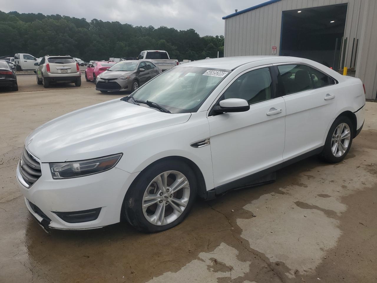 2015 Ford Taurus Sel White vin: 1FAHP2E95FG154615 Damage: Left Front Tire, Worn, Replacement Required