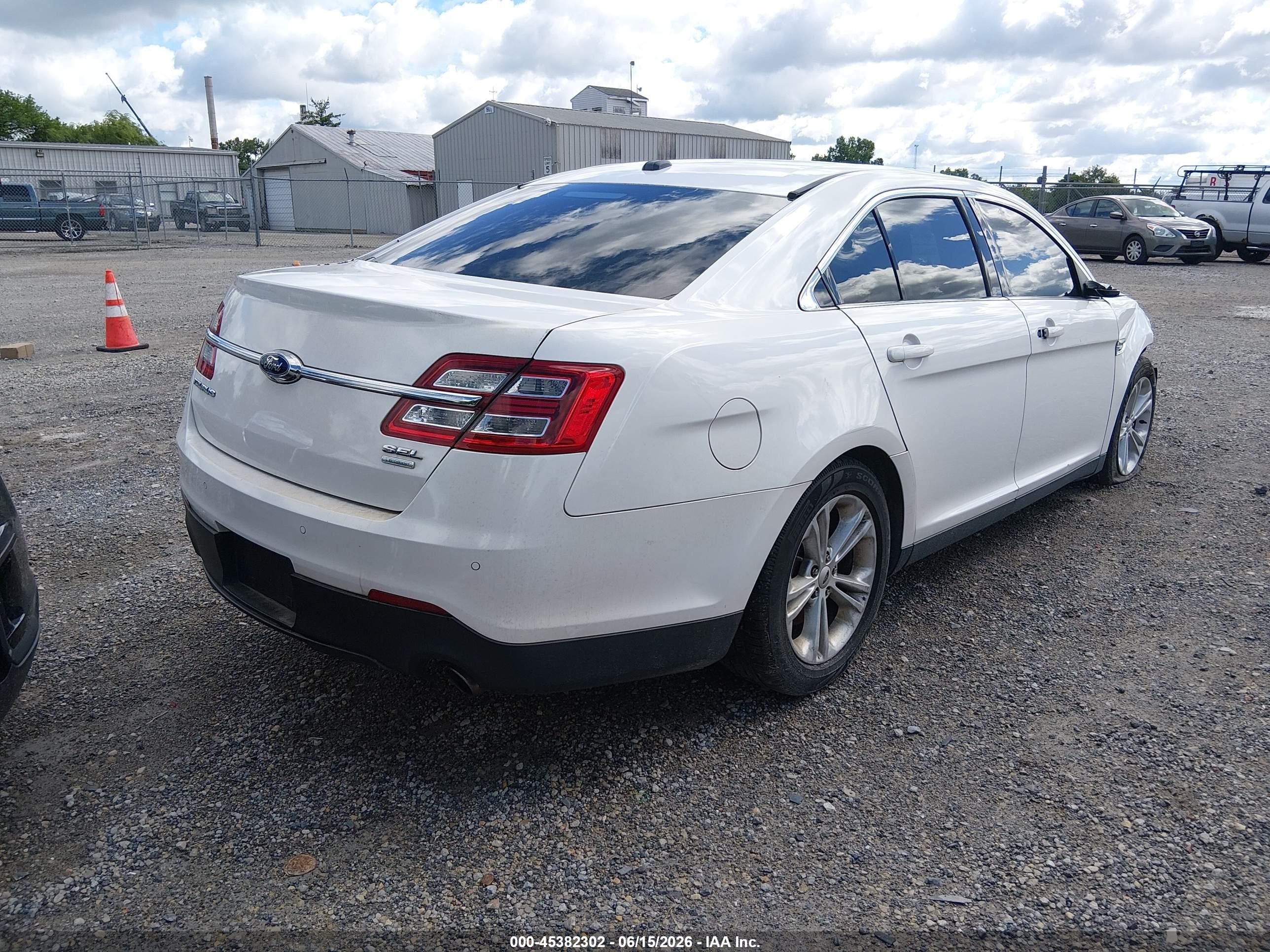 2015 Ford Taurus Sel White vin: 1FAHP2E9XFG111890