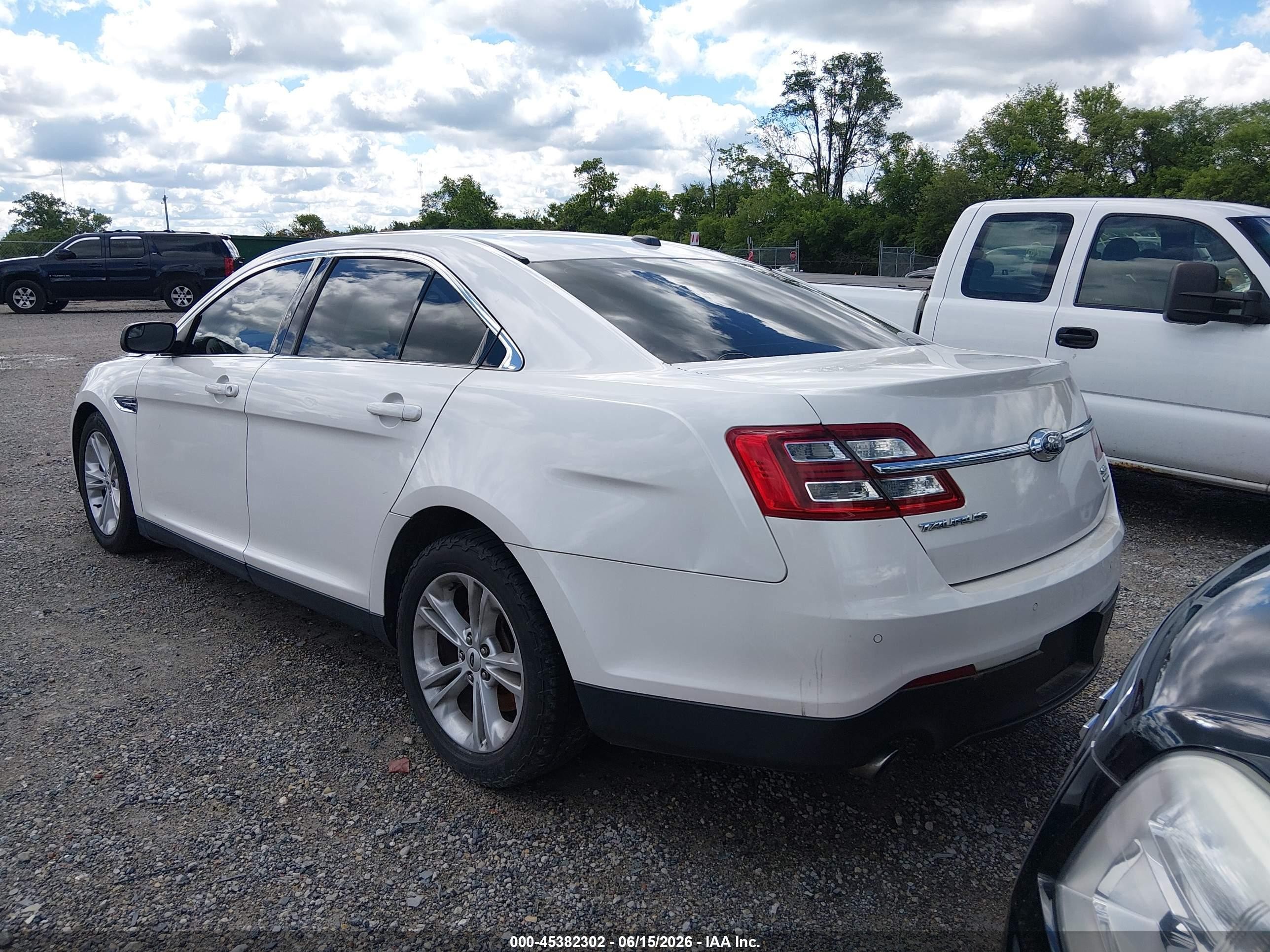 2015 Ford Taurus Sel White vin: 1FAHP2E9XFG111890