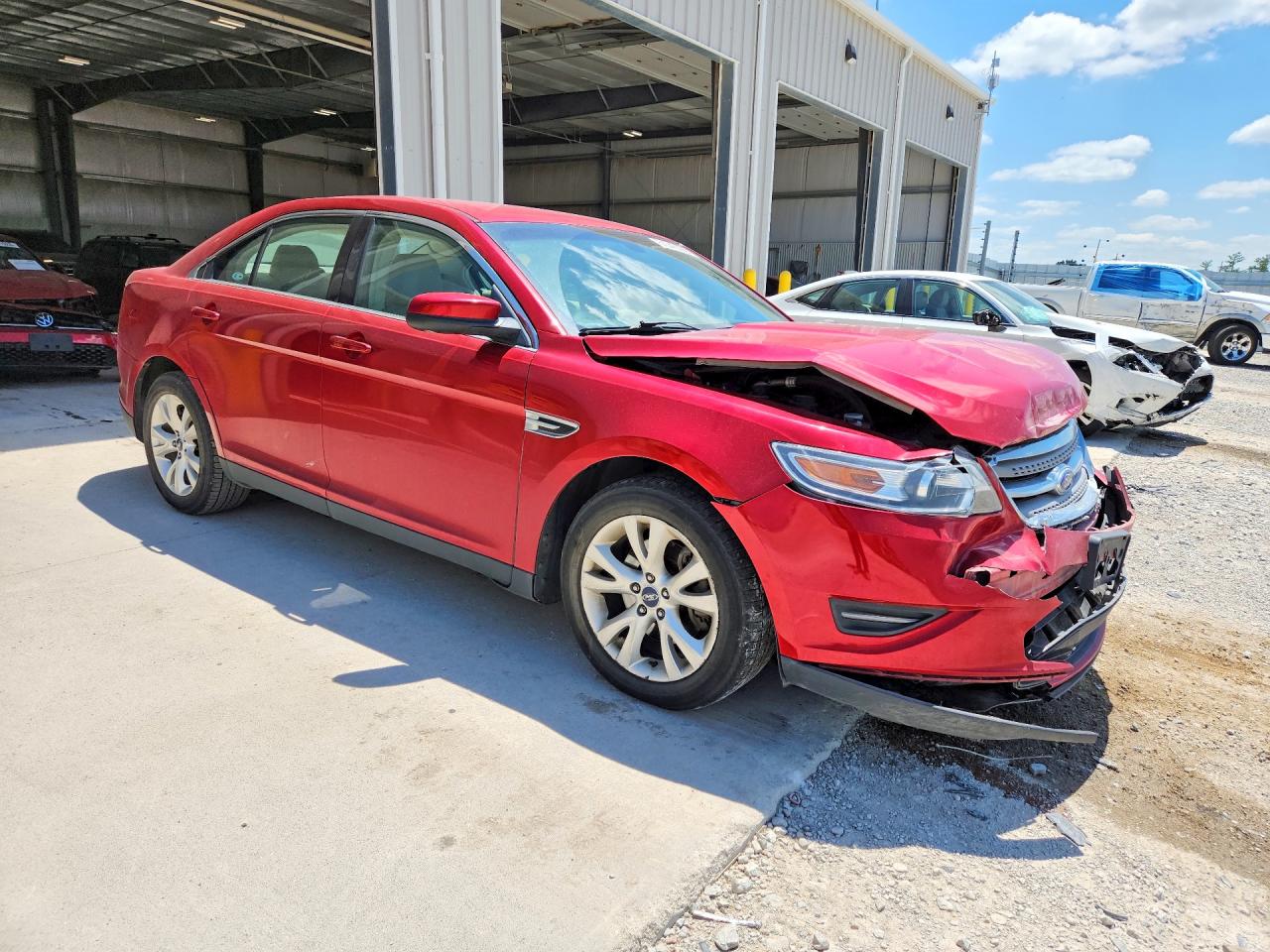 2012 Ford Taurus Sel Red vin: 1FAHP2EW0CG114623
