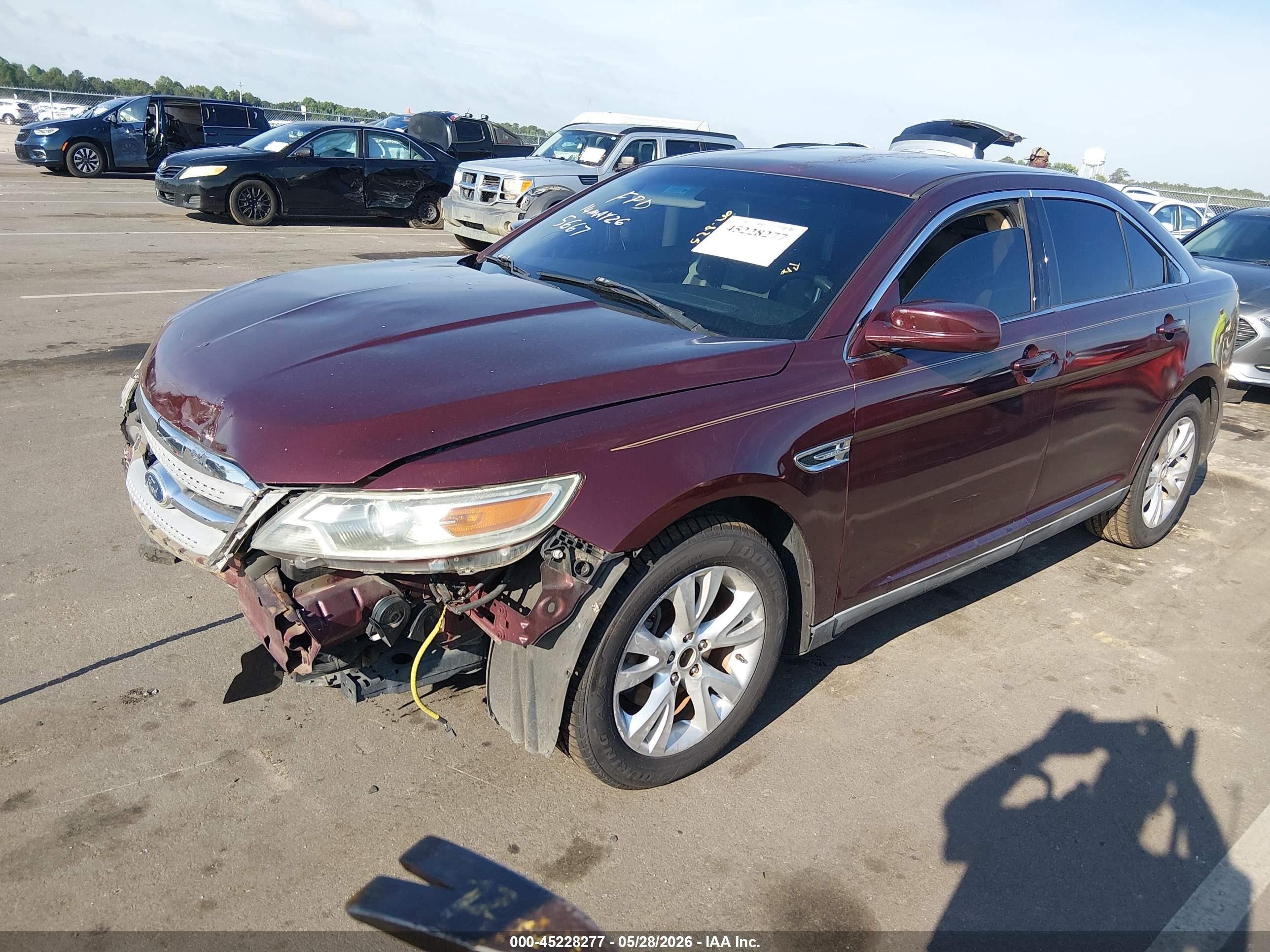 2011 Ford Taurus Sel Maroon vin: 1FAHP2EW1BG145667
