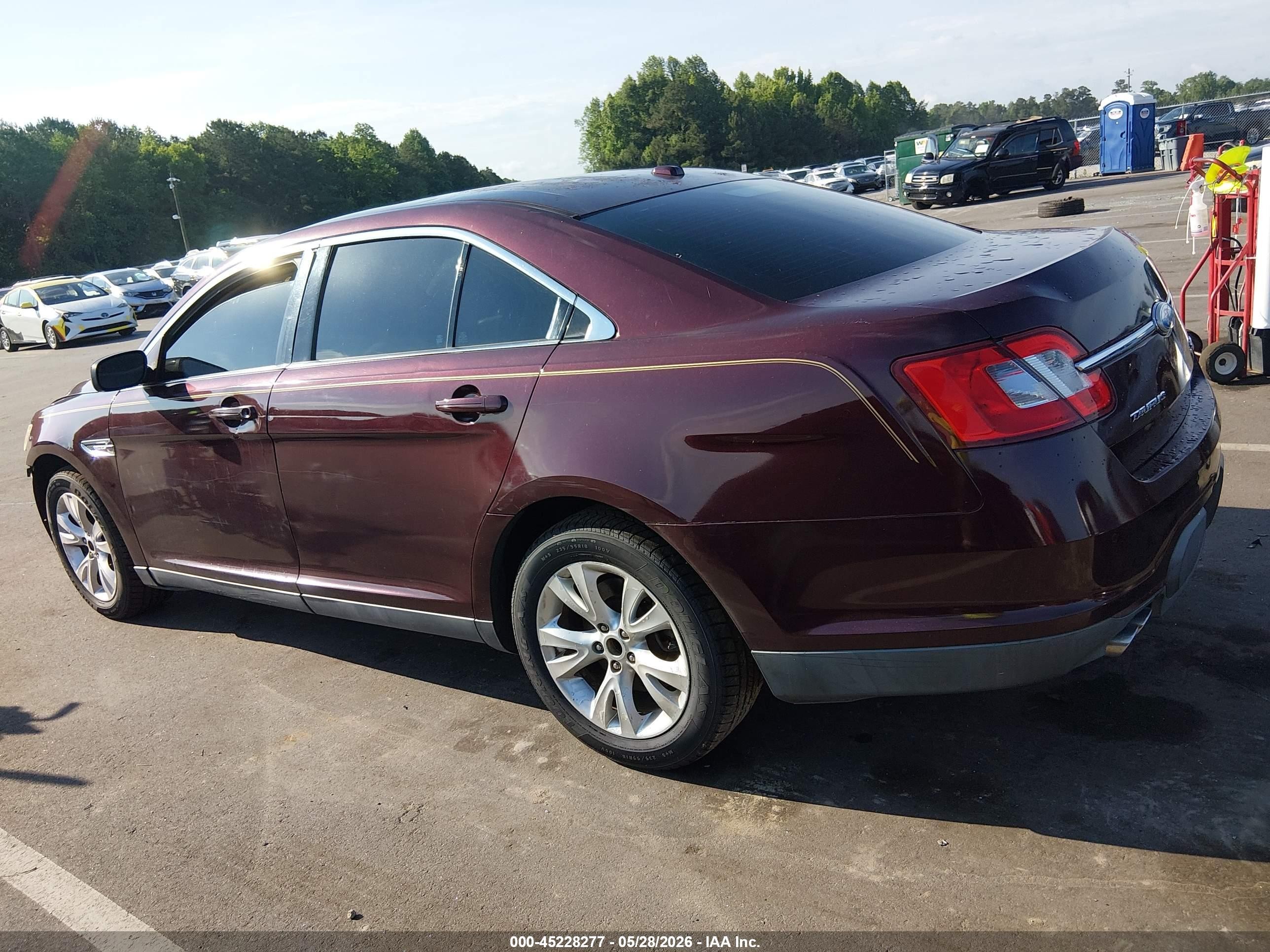 2011 Ford Taurus Sel Maroon vin: 1FAHP2EW1BG145667