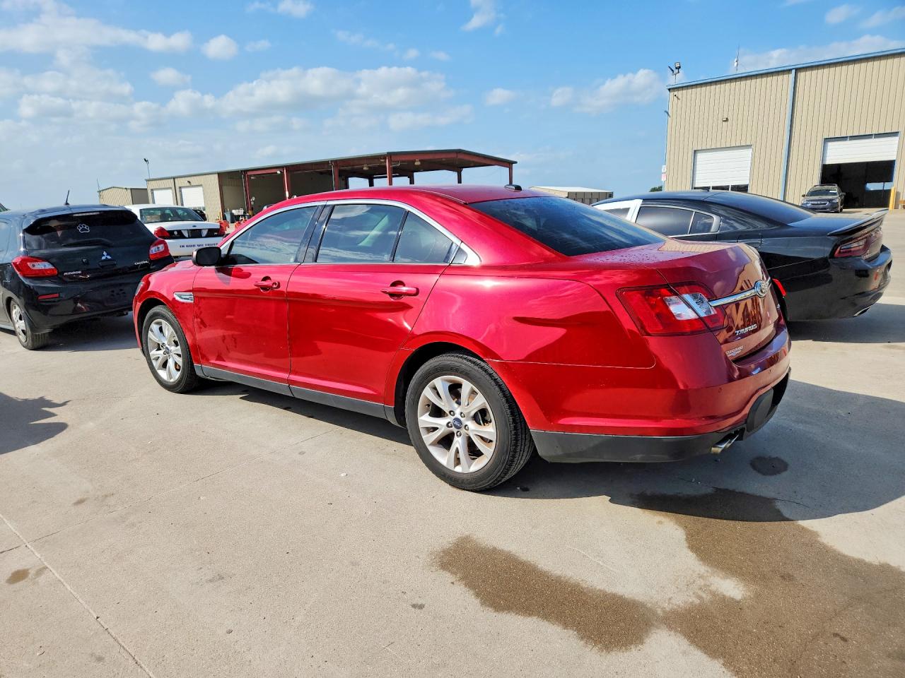 2011 Ford Taurus Sel Red vin: 1FAHP2EW2BG104318
