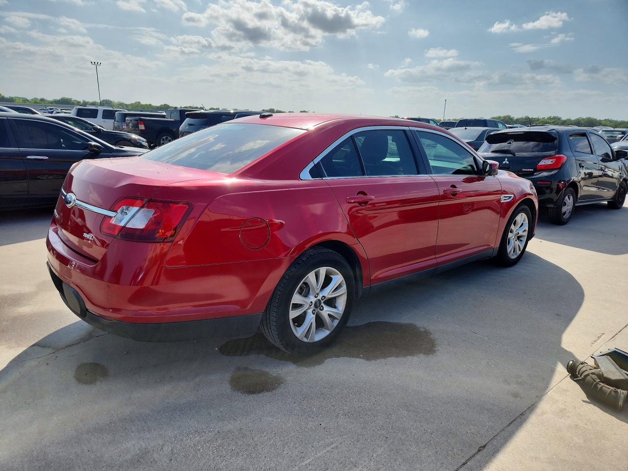 2011 Ford Taurus Sel Red vin: 1FAHP2EW2BG104318