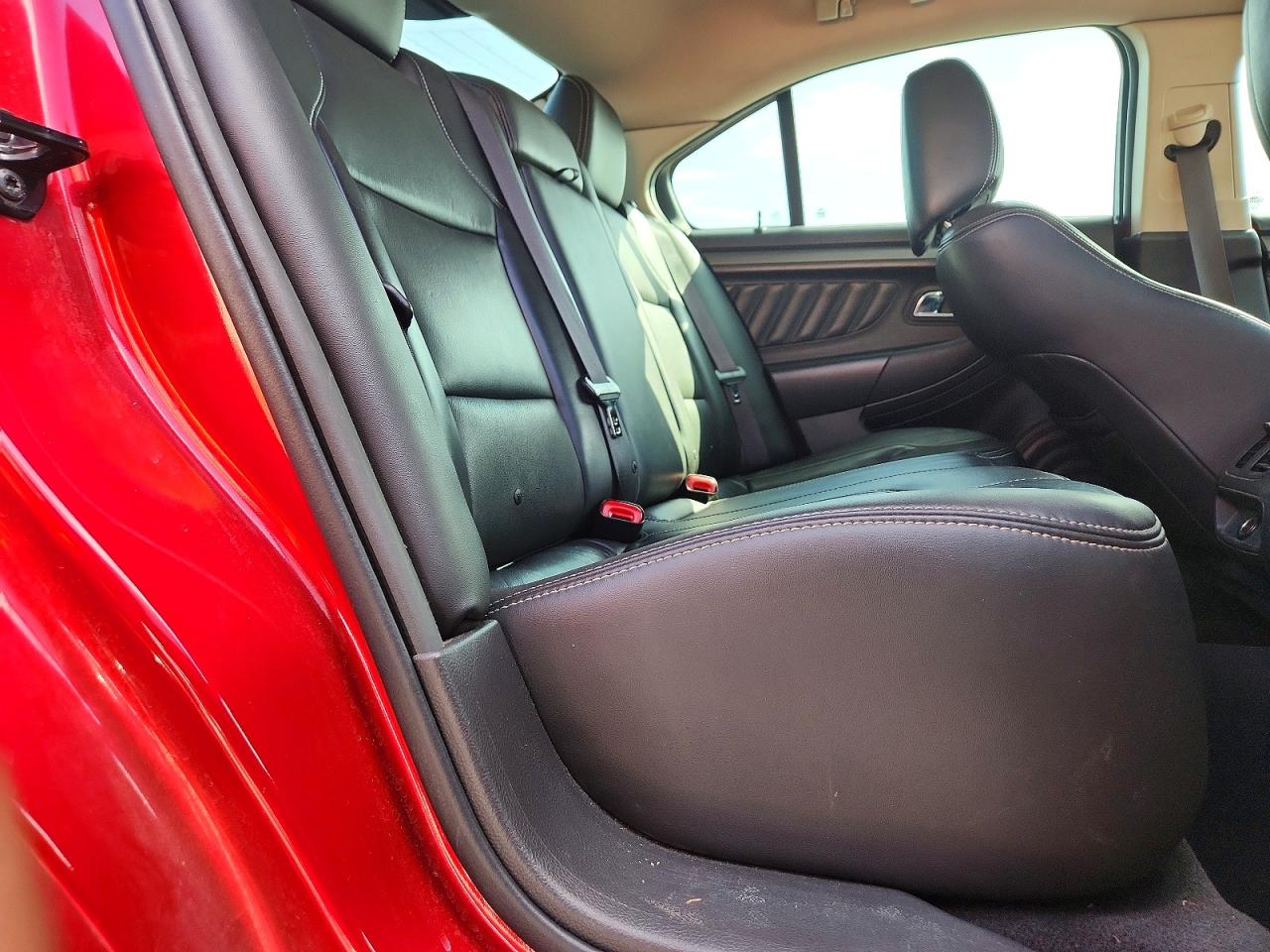 2011 Ford Taurus Sel Red vin: 1FAHP2EW2BG104318