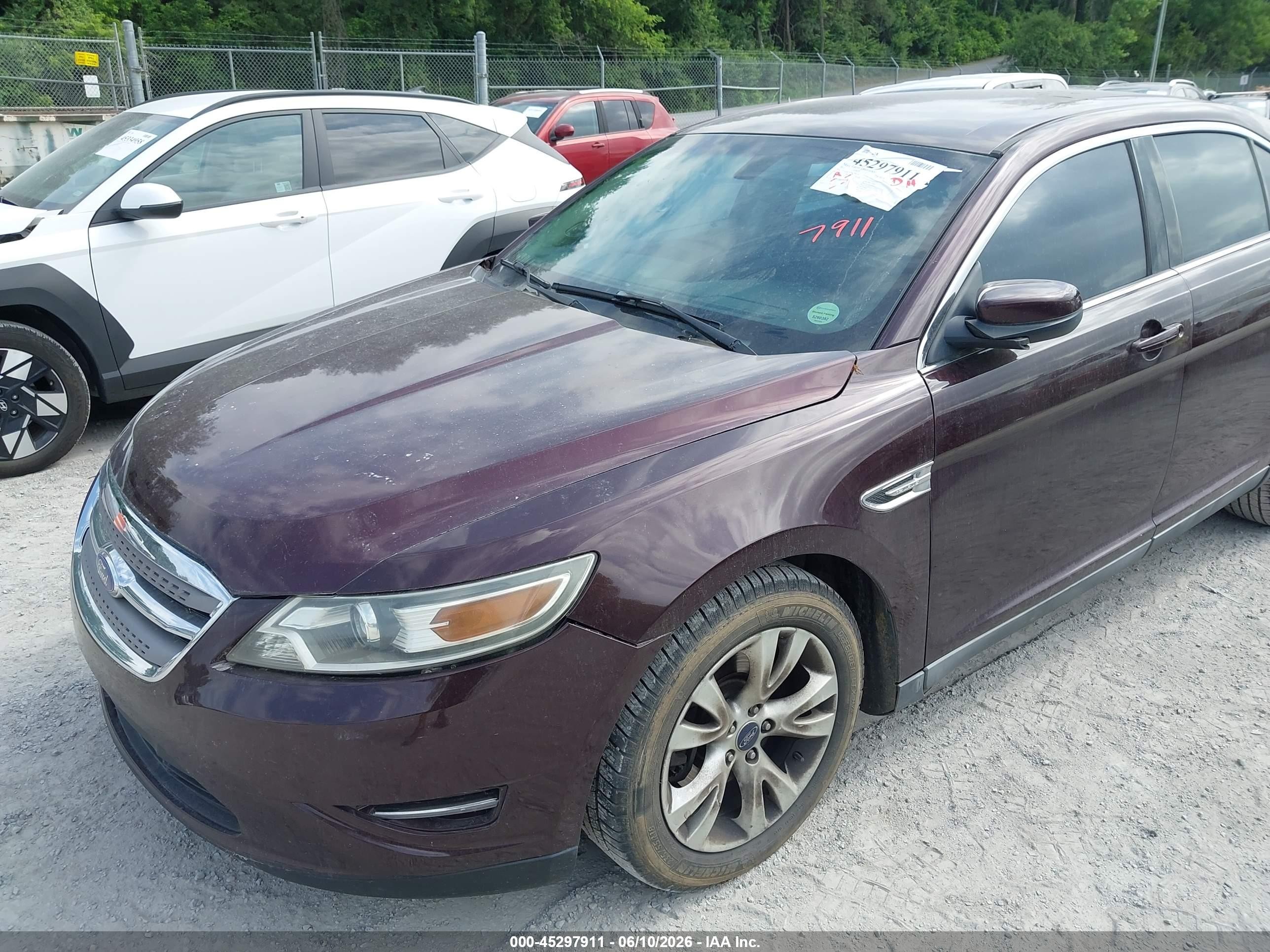 2011 Ford Taurus Sel Burgundy vin: 1FAHP2EW3BG164124
