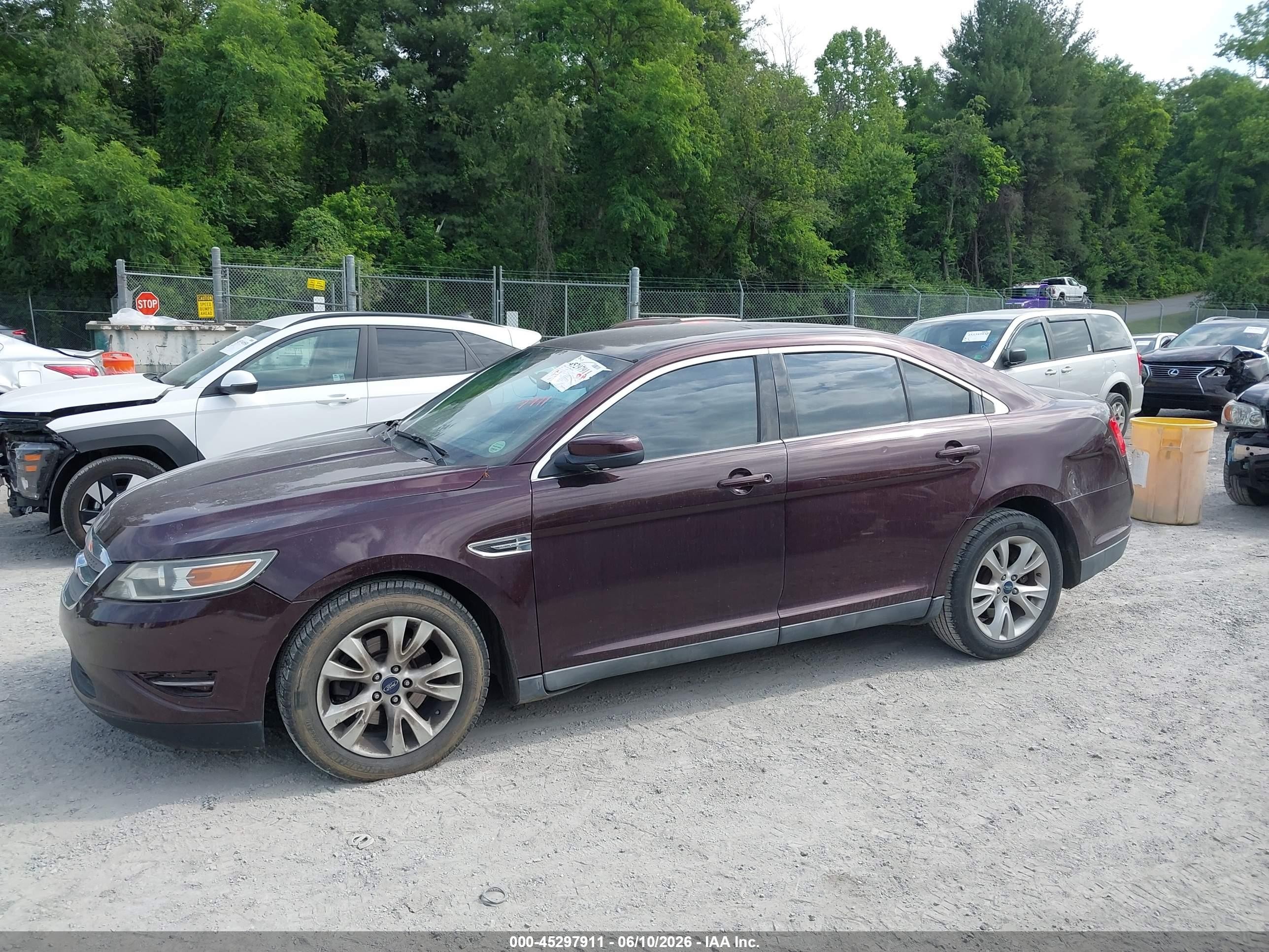2011 Ford Taurus Sel Burgundy vin: 1FAHP2EW3BG164124