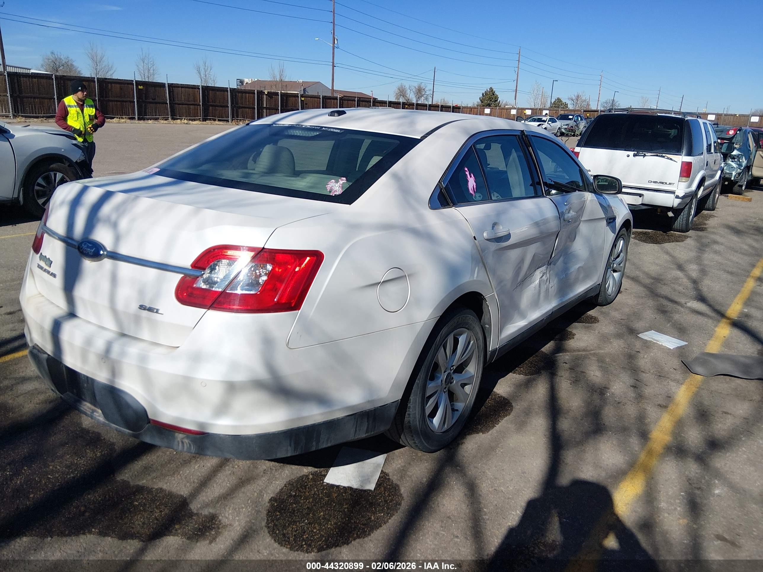 2010 Ford Taurus Sel White vin: 1FAHP2EW5AG106031
