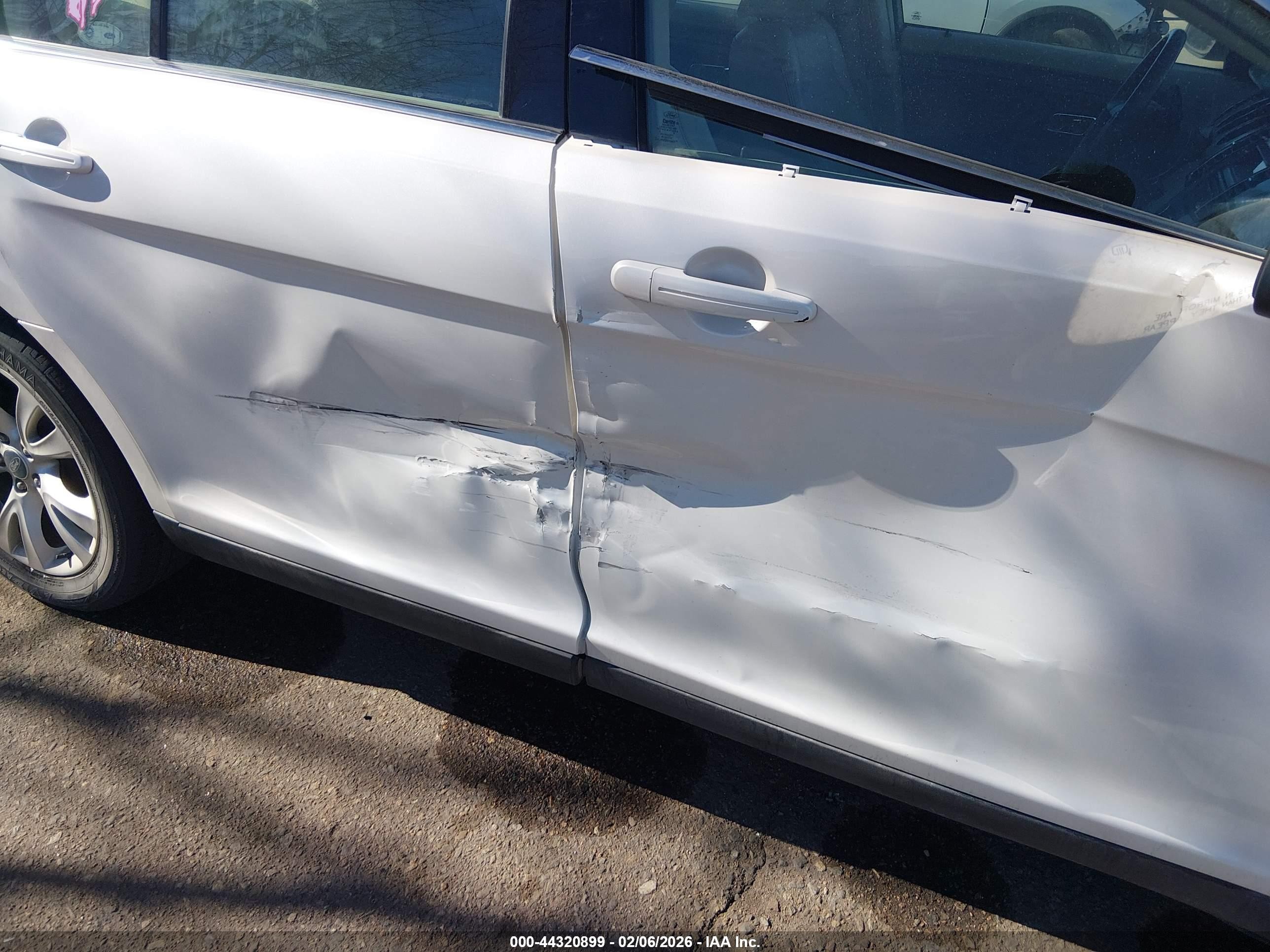 2010 Ford Taurus Sel White vin: 1FAHP2EW5AG106031