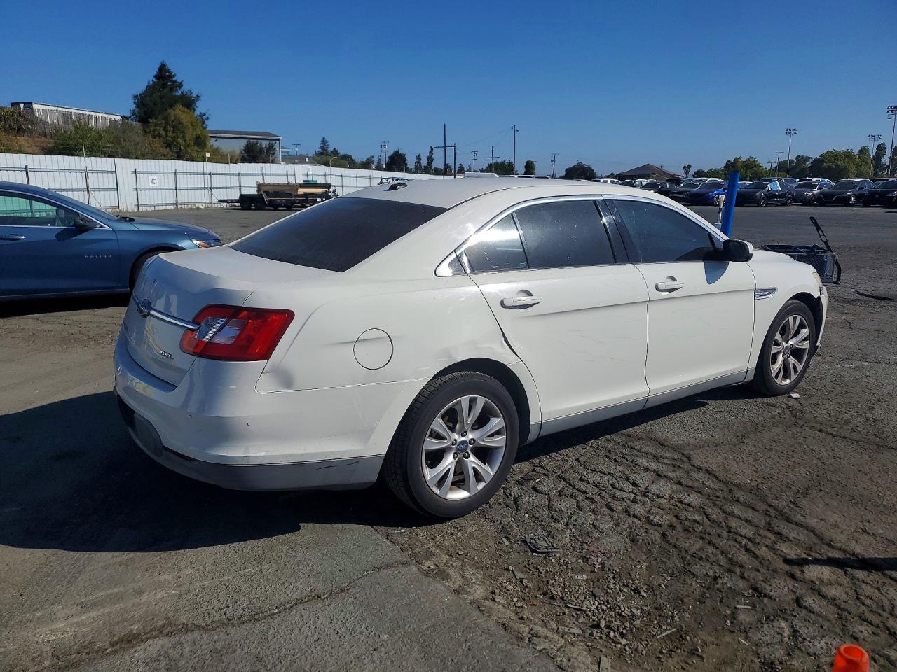 2010 Ford Taurus Sel White vin: 1FAHP2EW5AG158260