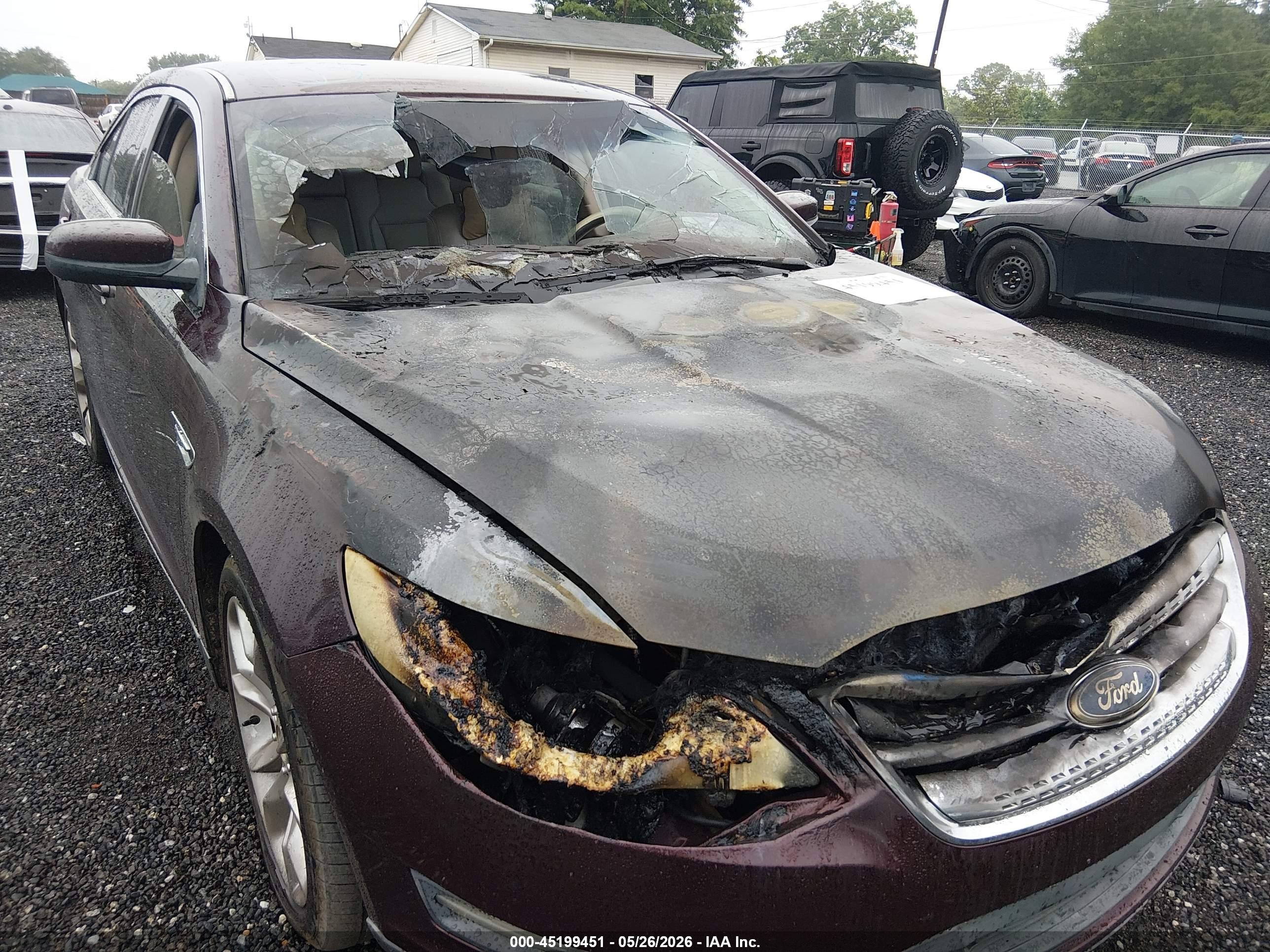 2011 Ford Taurus Sel Maroon vin: 1FAHP2EW5BG124000