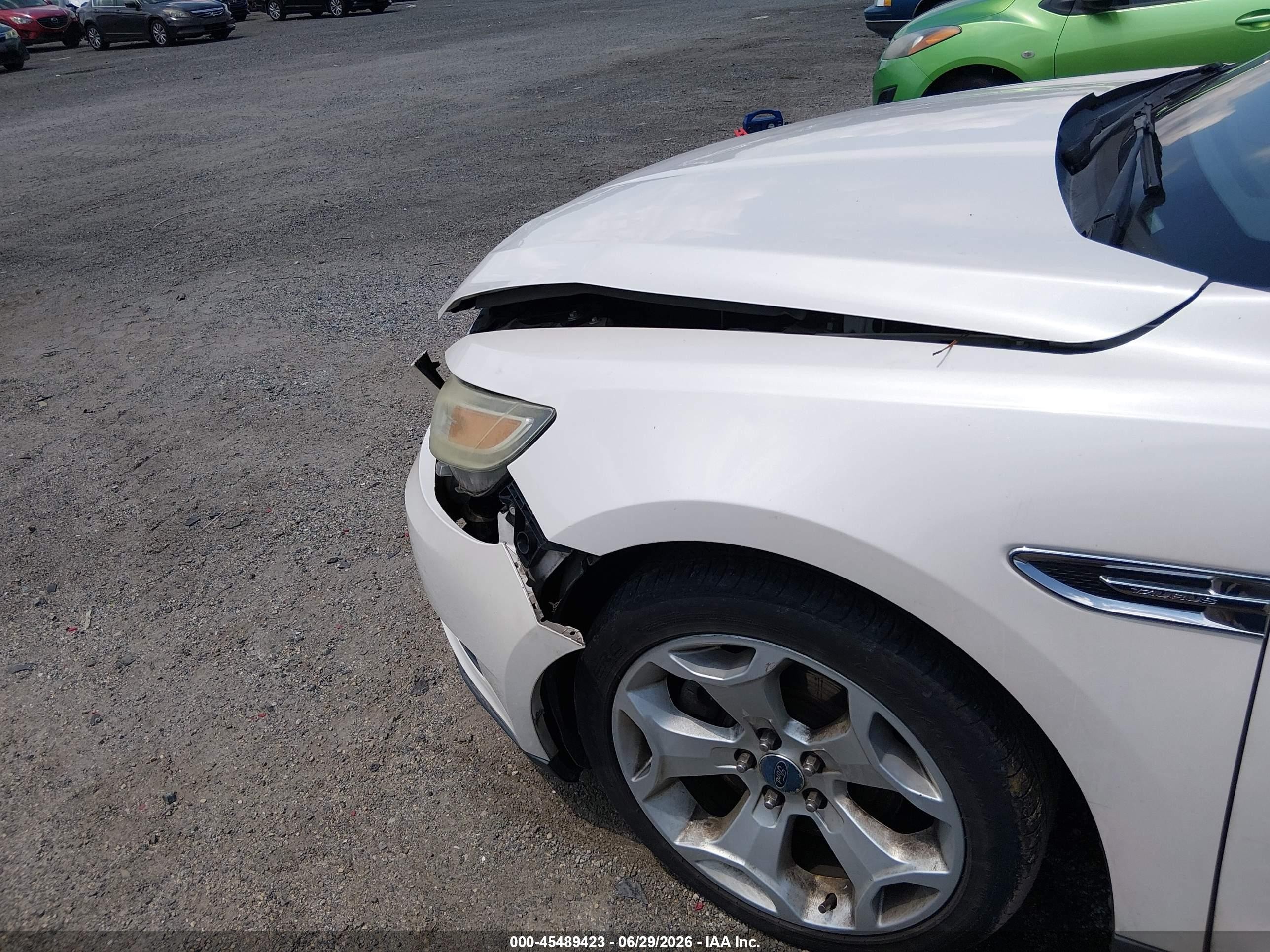 2011 Ford Taurus Sel Cream vin: 1FAHP2EW5BG165047