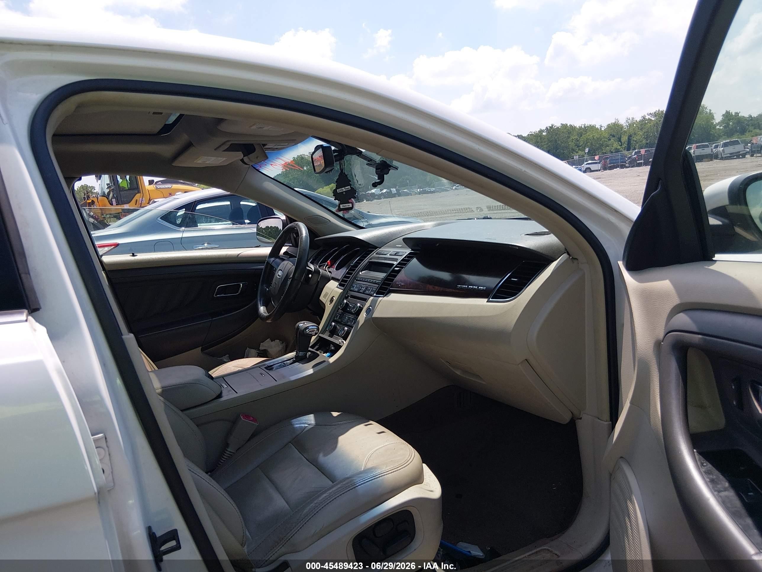 2011 Ford Taurus Sel Cream vin: 1FAHP2EW5BG165047