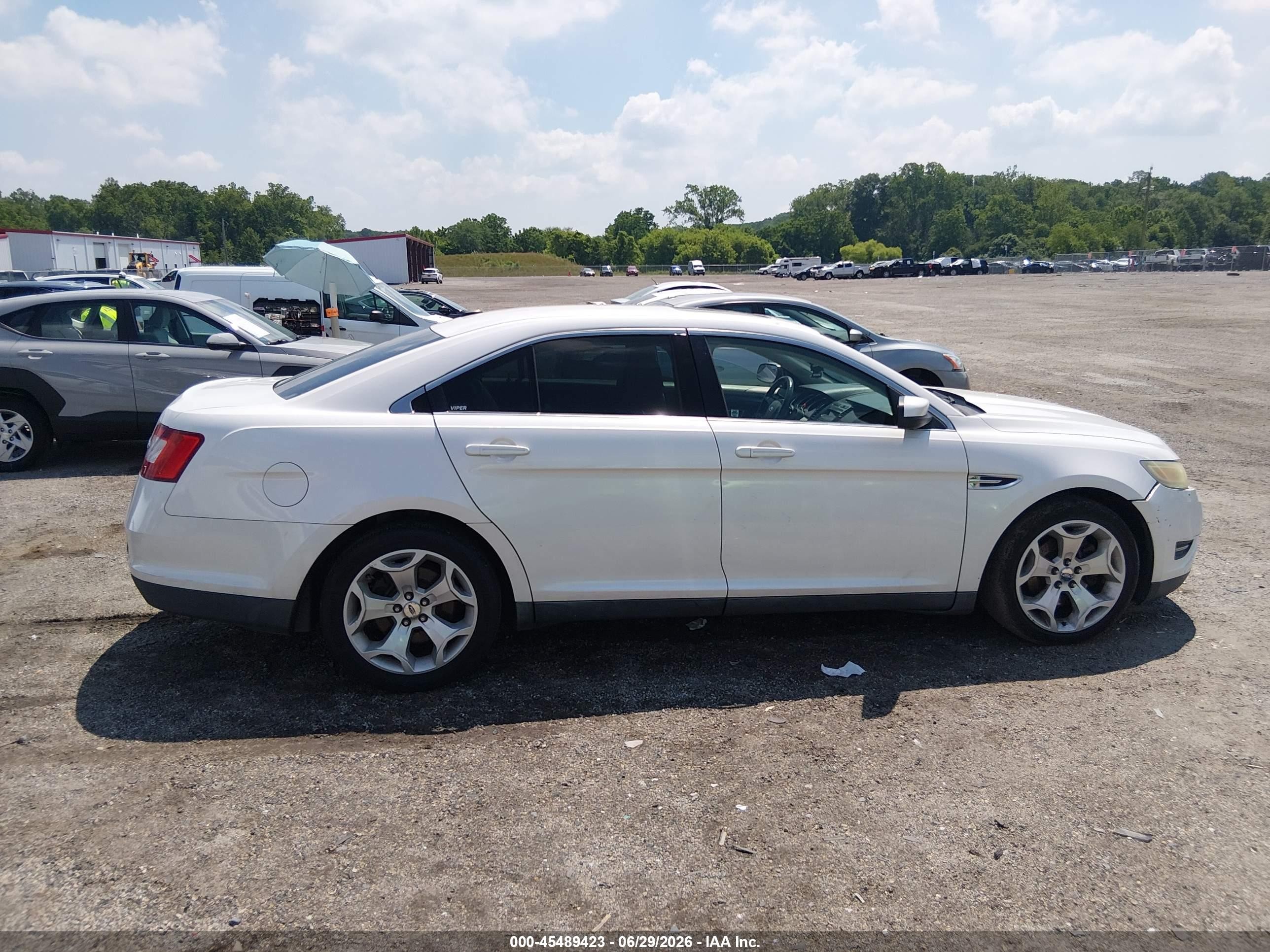 2011 Ford Taurus Sel Cream vin: 1FAHP2EW5BG165047