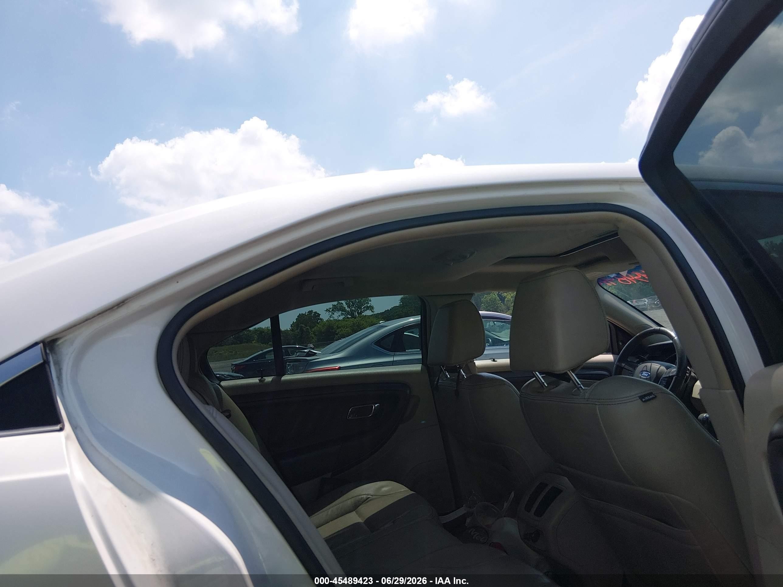 2011 Ford Taurus Sel Cream vin: 1FAHP2EW5BG165047
