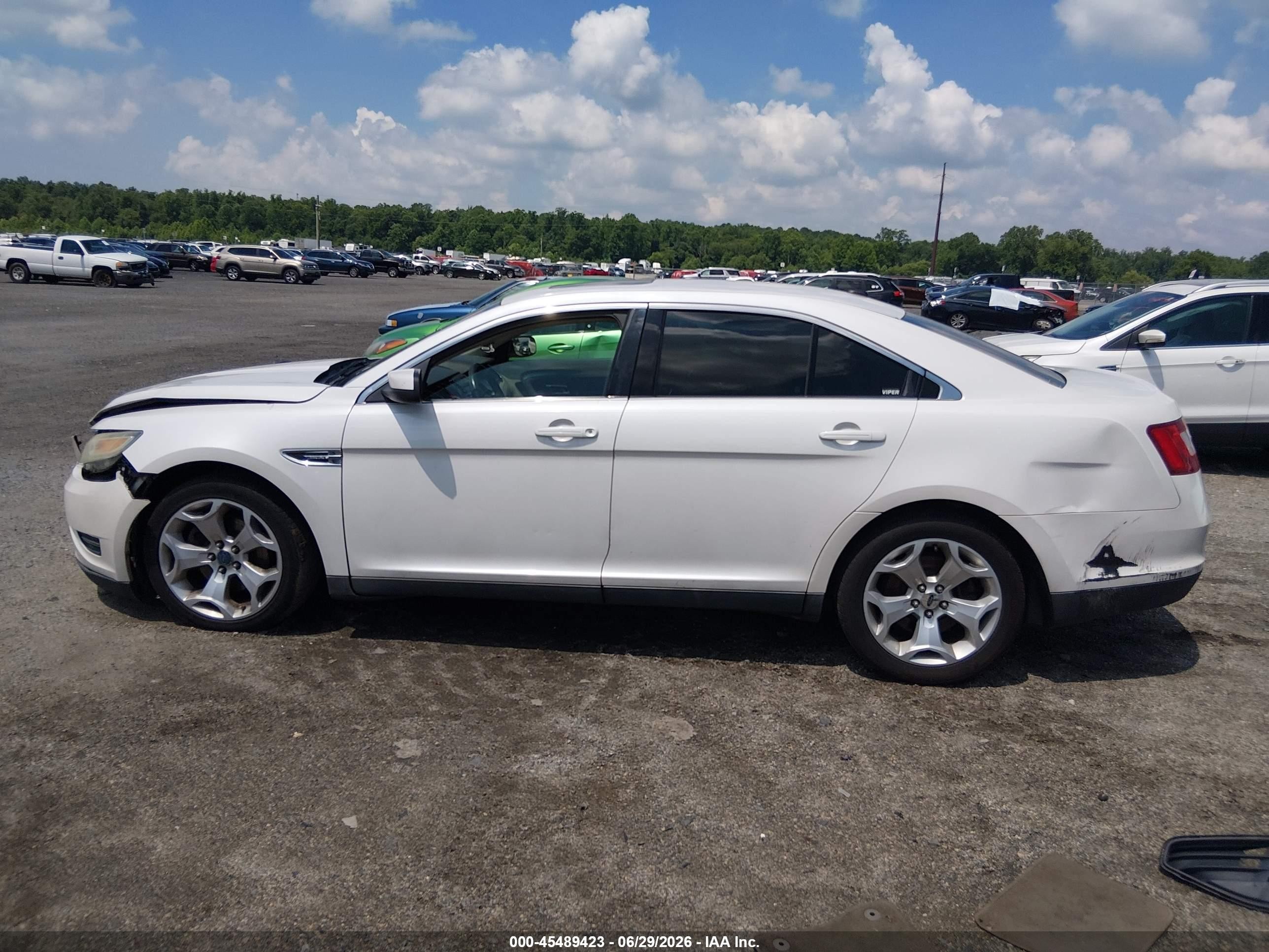 2011 Ford Taurus Sel Cream vin: 1FAHP2EW5BG165047