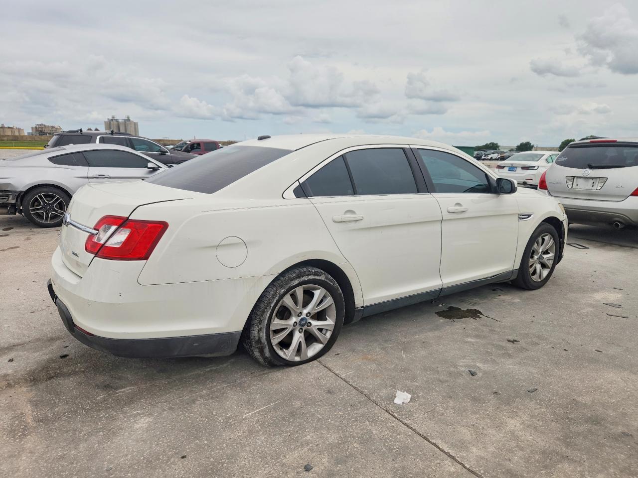 2010 Ford Taurus Sel White vin: 1FAHP2EW7AG159247