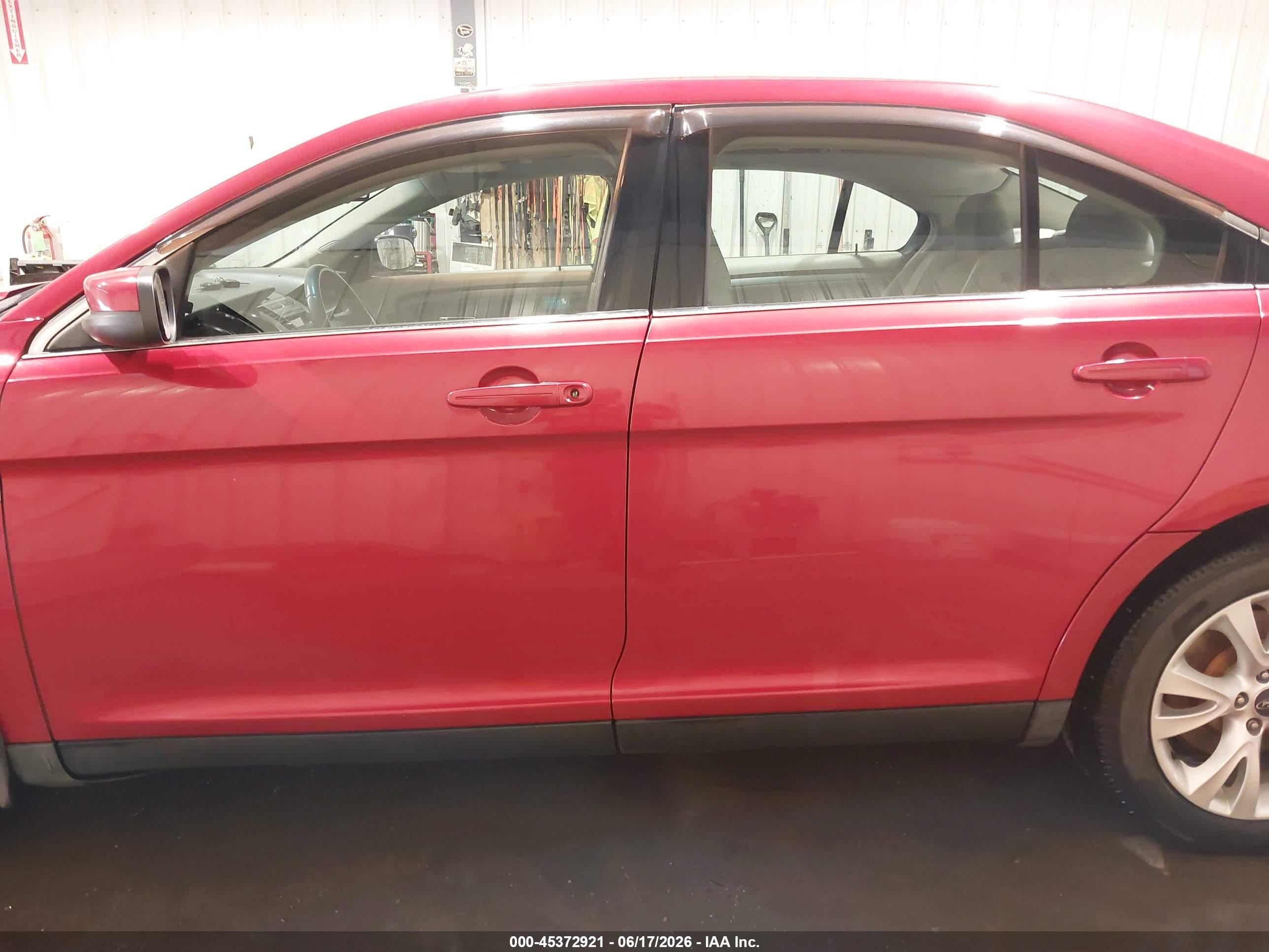 2011 Ford Taurus Sel Red vin: 1FAHP2EW7BG102645