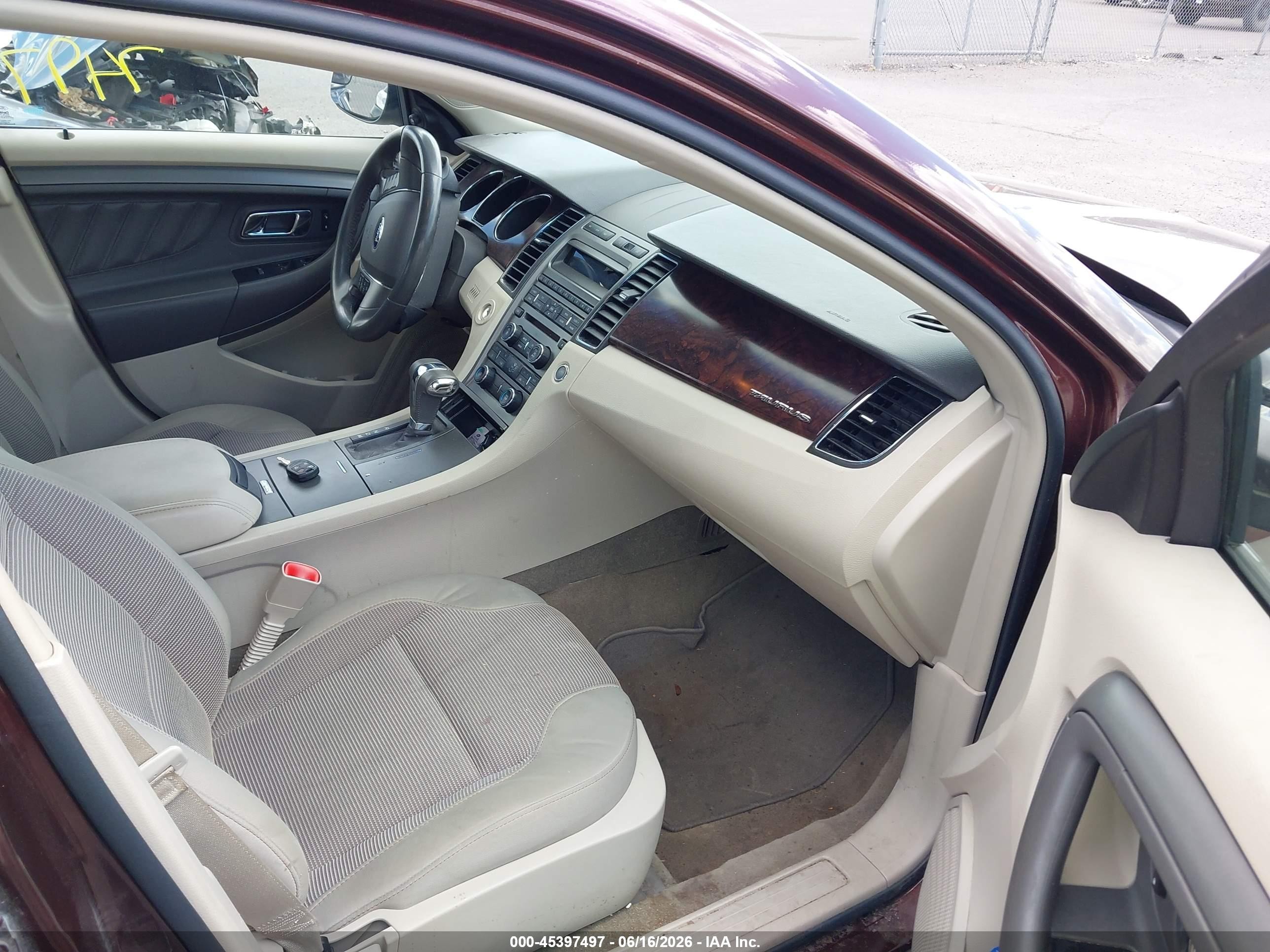 2012 Ford Taurus Sel Maroon vin: 1FAHP2EW7CG102467