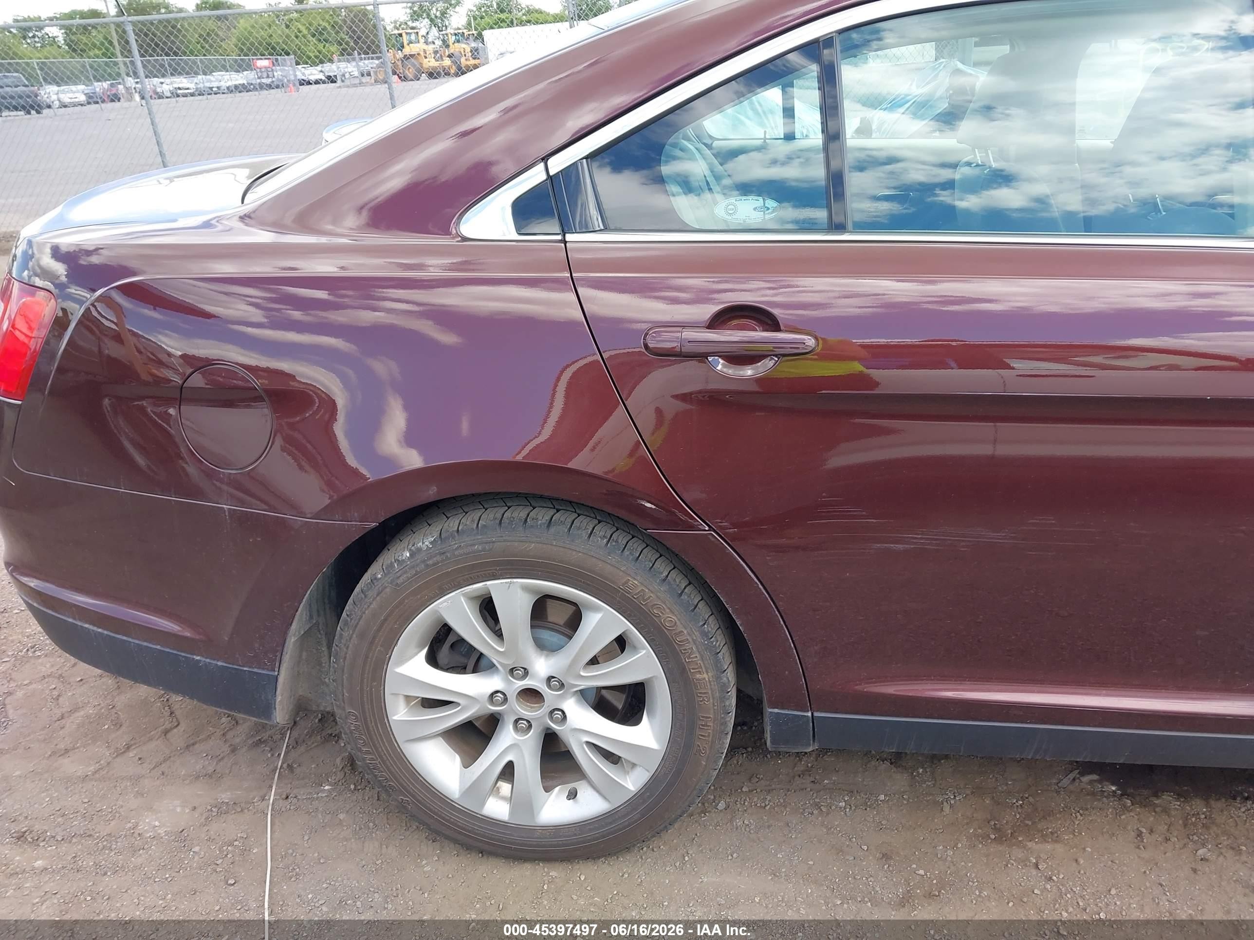 2012 Ford Taurus Sel Maroon vin: 1FAHP2EW7CG102467