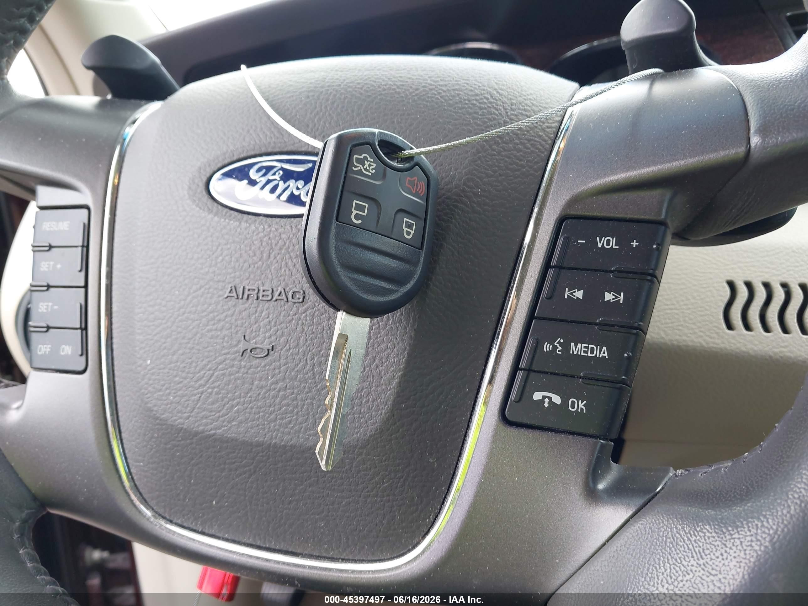 2012 Ford Taurus Sel Maroon vin: 1FAHP2EW7CG102467