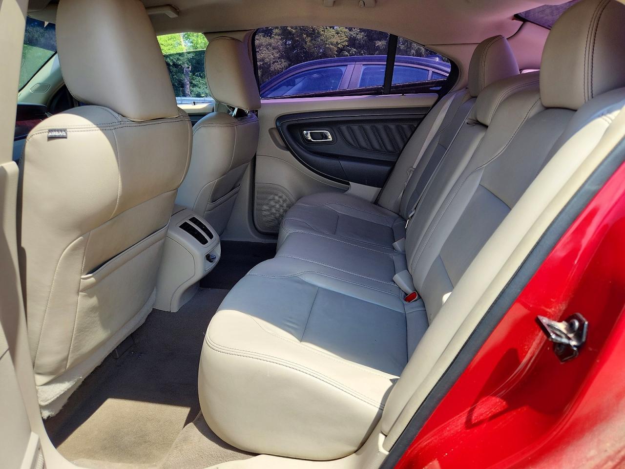 2011 Ford Taurus Sel Red vin: 1FAHP2EW9BG105403
