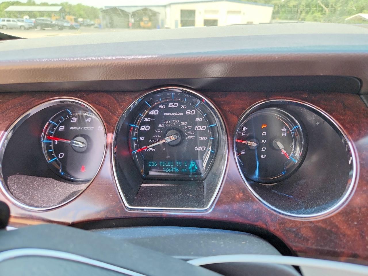 2011 Ford Taurus Sel Red vin: 1FAHP2EW9BG105403