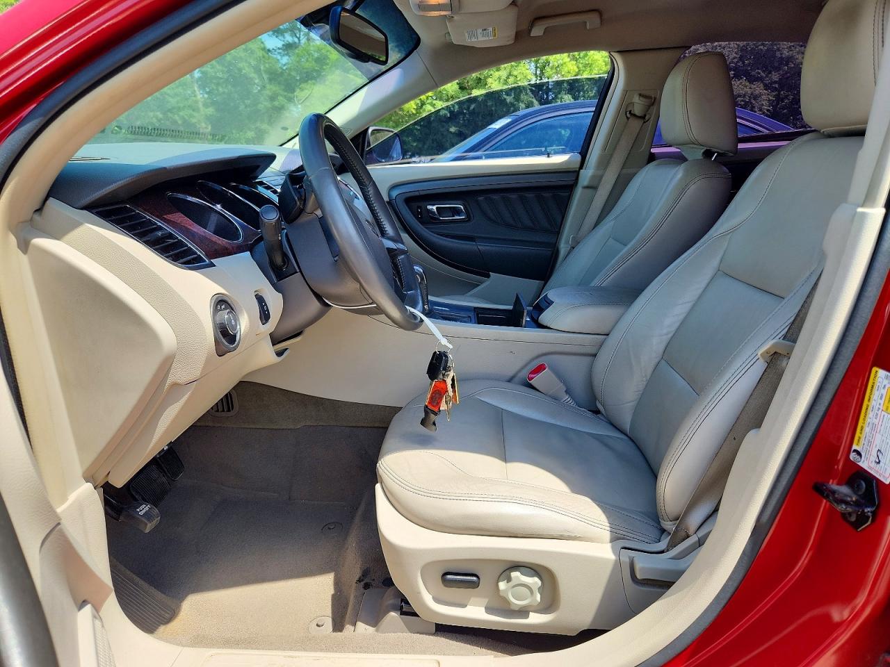 2011 Ford Taurus Sel Red vin: 1FAHP2EW9BG105403