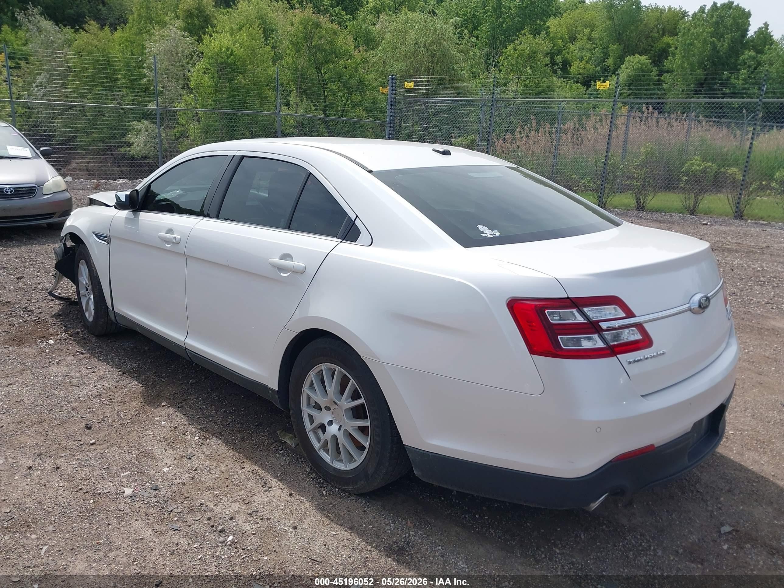 2013 Ford Taurus Limited White vin: 1FAHP2F80DG117569