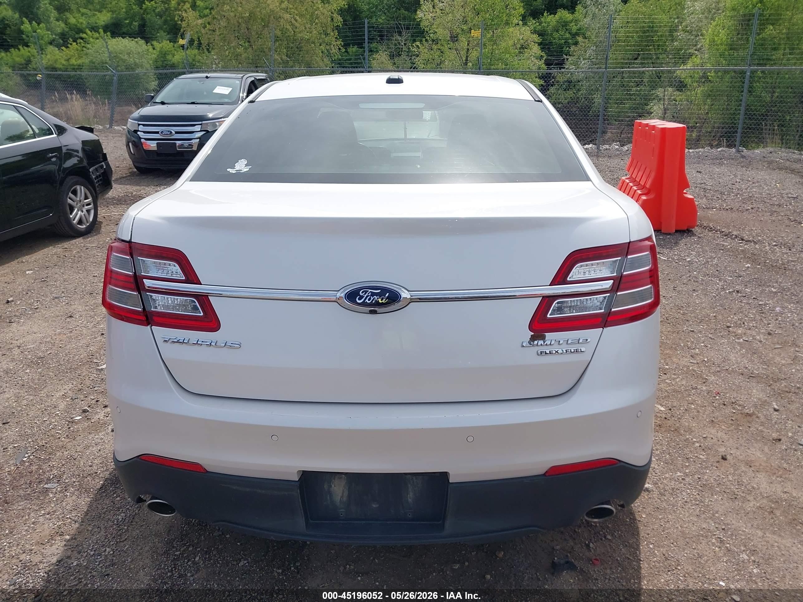 2013 Ford Taurus Limited White vin: 1FAHP2F80DG117569