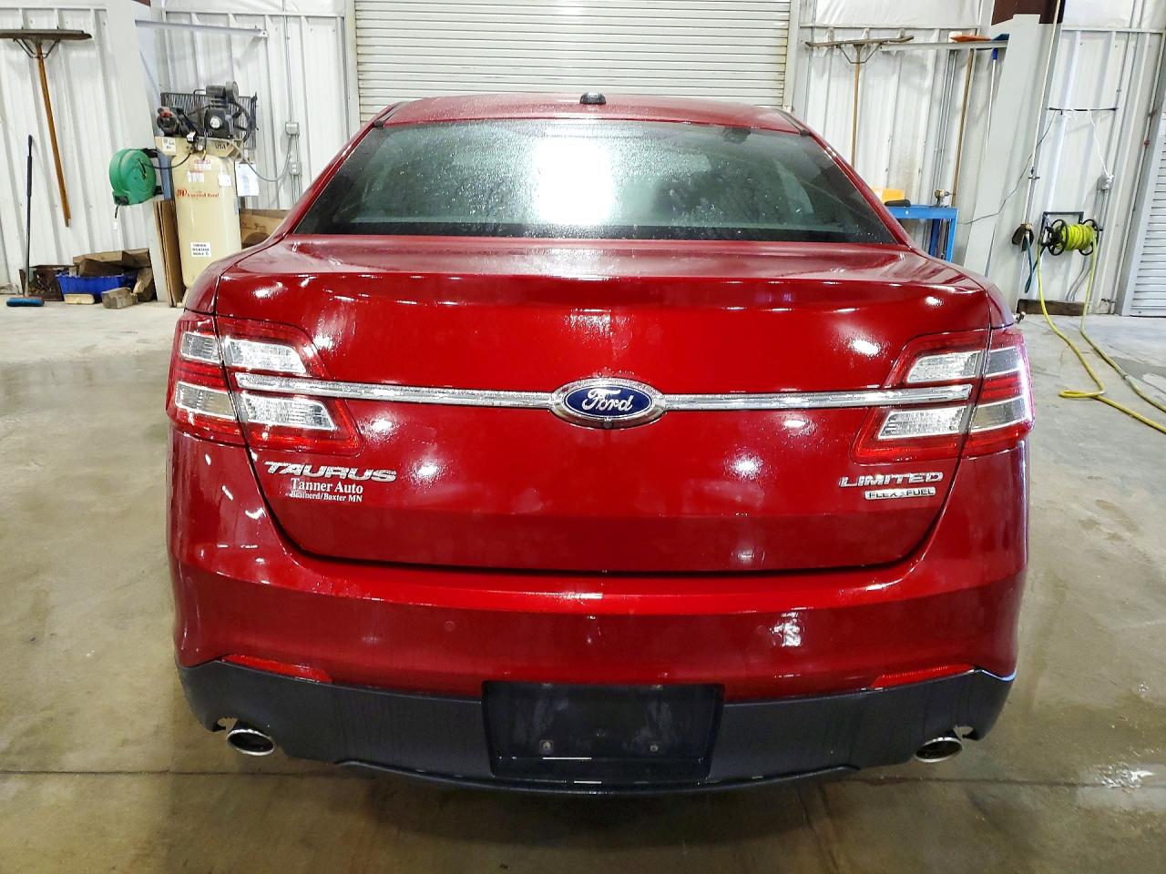 2014 Ford Taurus Limited Red vin: 1FAHP2F80EG167860