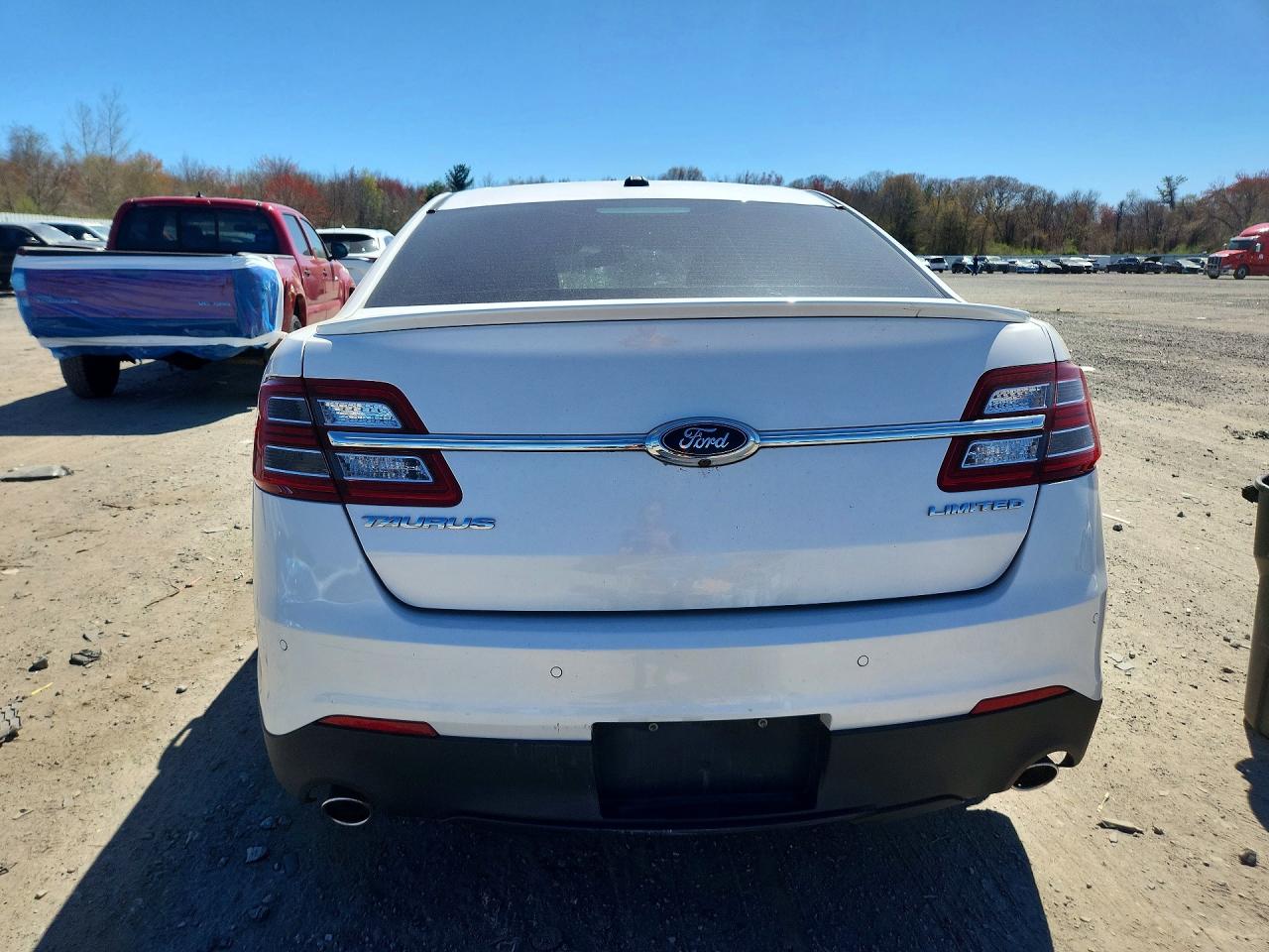 2015 Ford Taurus Limited White vin: 1FAHP2F80FG182263