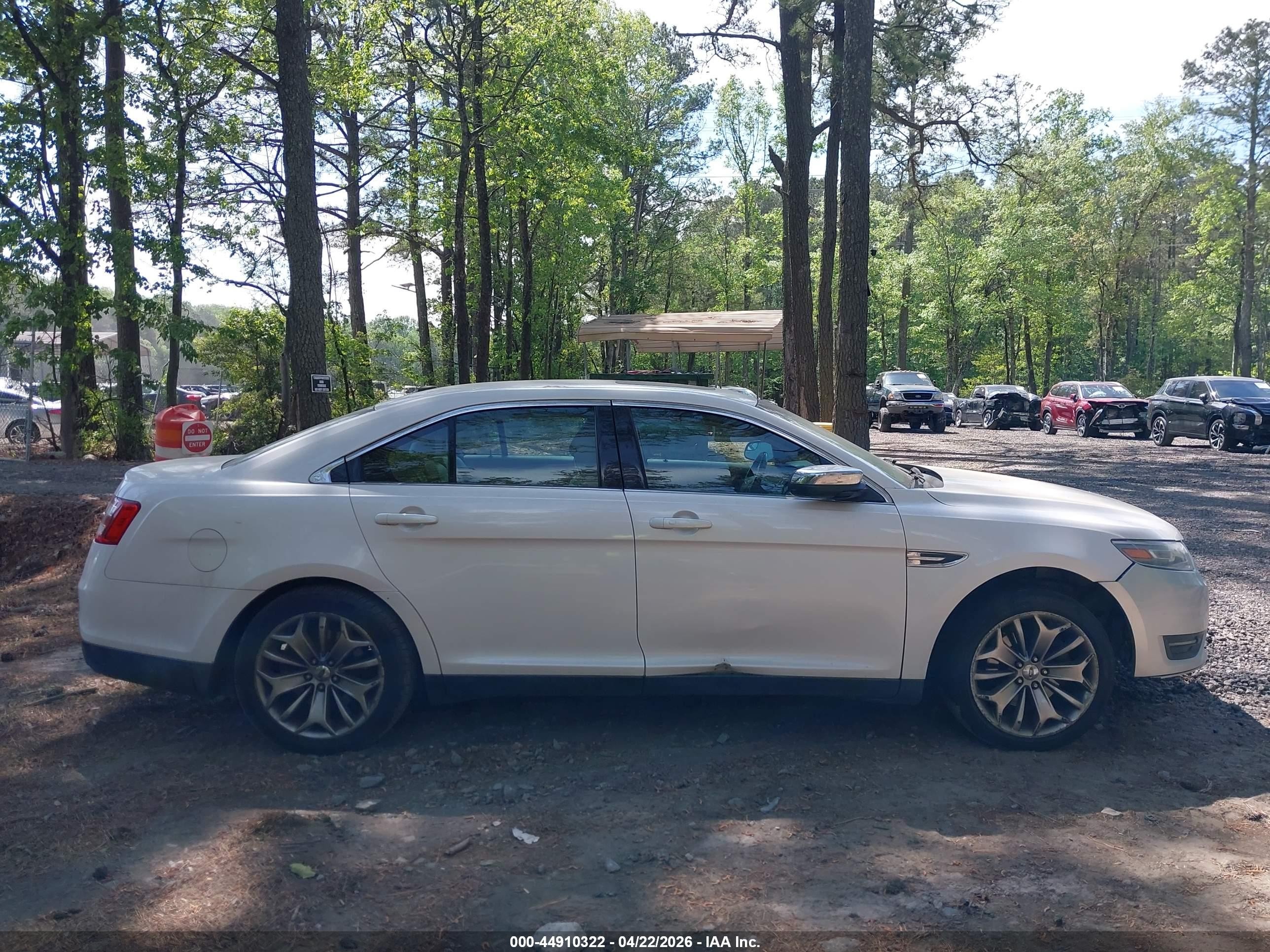 2013 Ford Taurus Limited White vin: 1FAHP2F81DG104619
