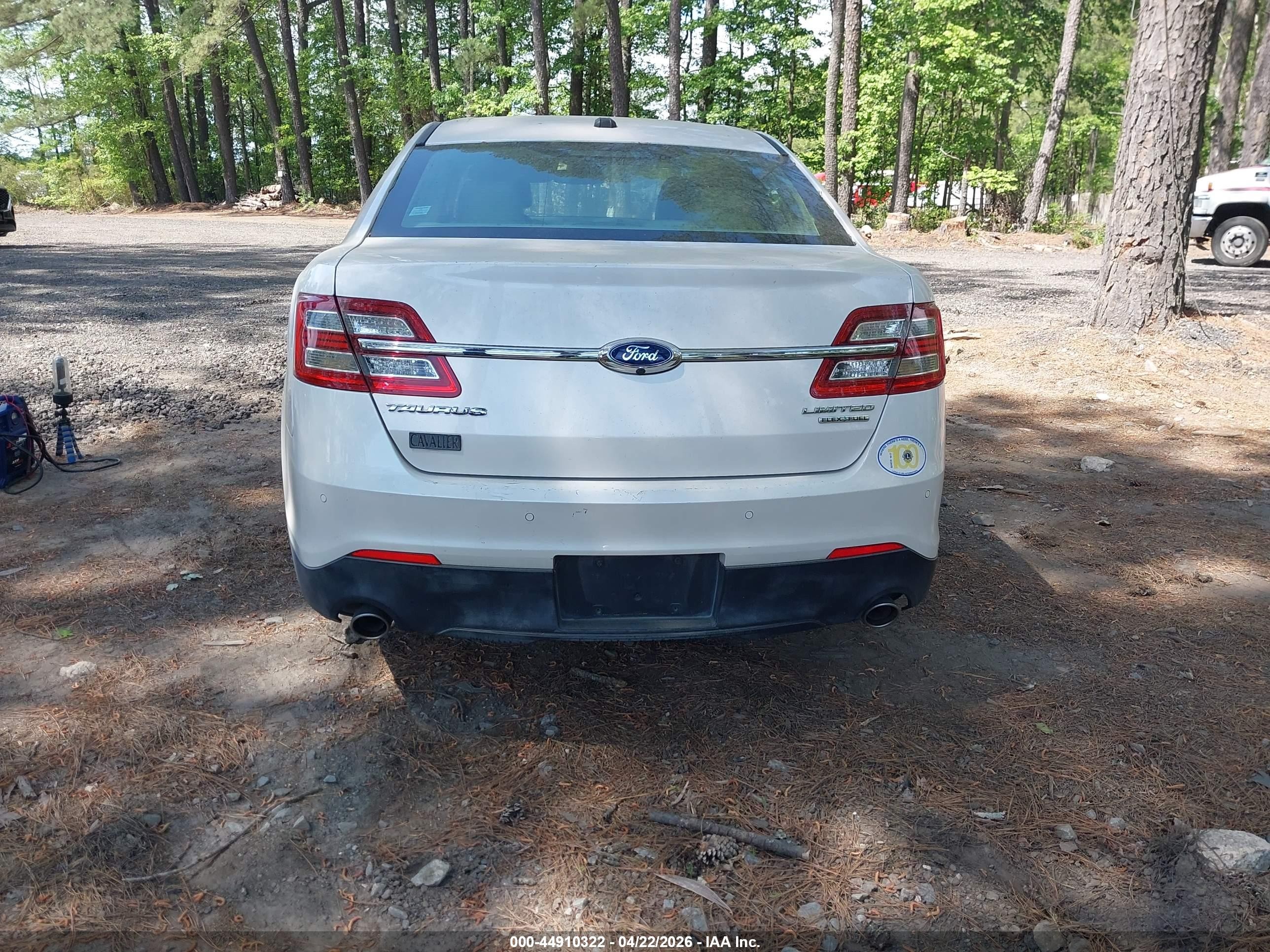 2013 Ford Taurus Limited White vin: 1FAHP2F81DG104619