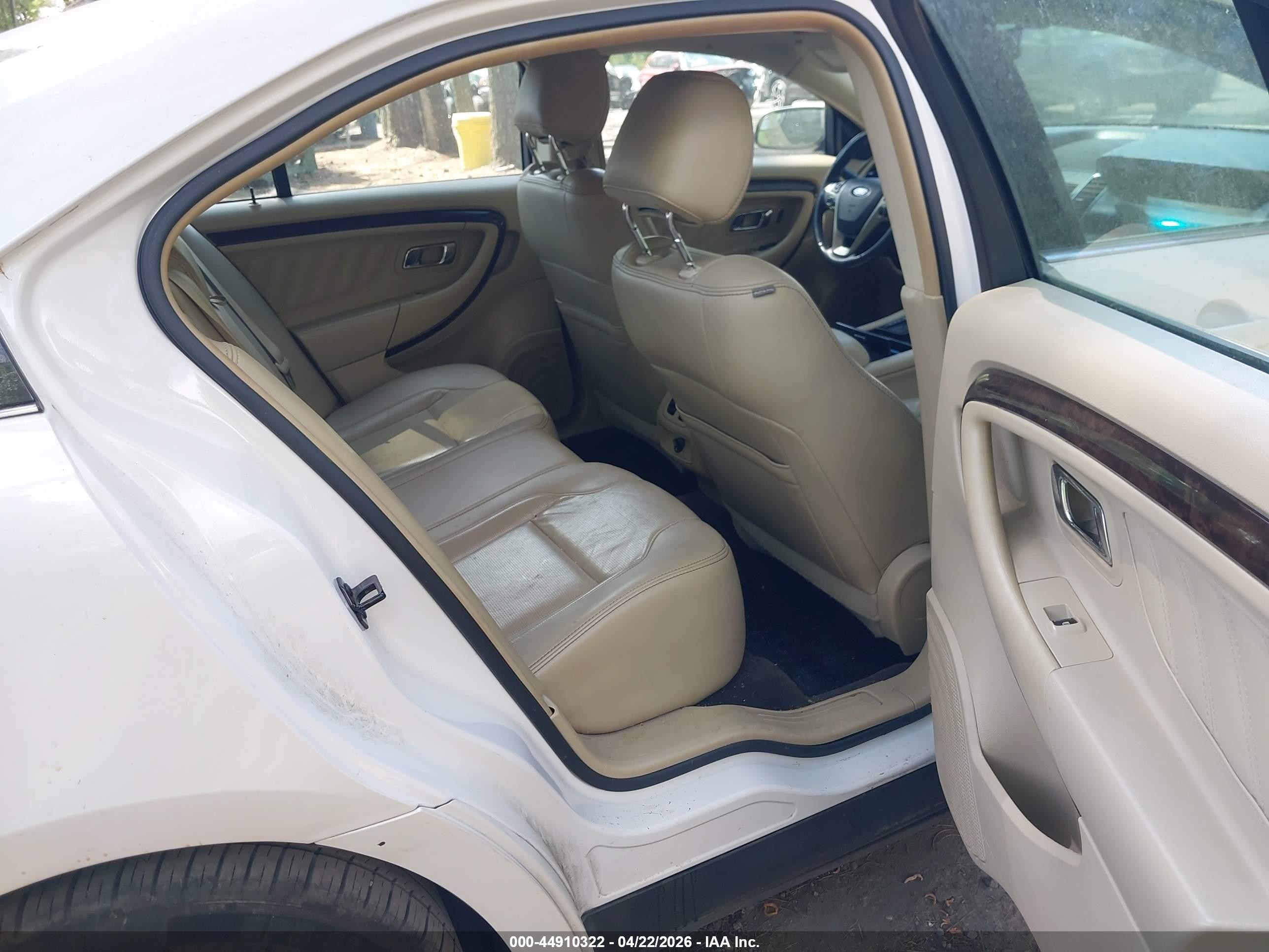 2013 Ford Taurus Limited White vin: 1FAHP2F81DG104619